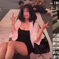 台湾女性が日本・渋谷の道路に座って写真を撮り、物議を醸す(画像/Threadsより) 台湾女性が日本・渋谷の道路に座って写真を撮り、物議を醸す(画像/Threadsより)
