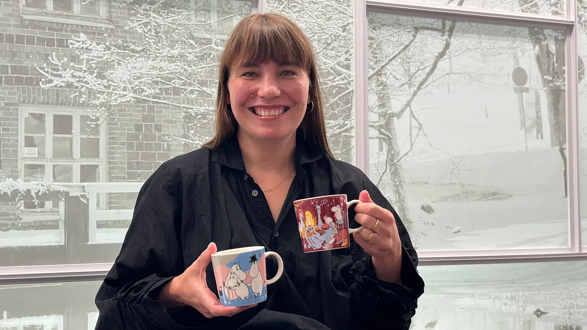 「ムーミン アラビア」デザインヘッドのアンニカ・ティックル氏が、ムーミン誕生80周年記念コレクションへの思いや日本・台湾へのメッセージを語った。(撮影 黃信維) 「ムーミン アラビア」デザインヘッドのアンニカ・ティックル氏が、ムーミン誕生80周年記念コレクションへの思いや日本・台湾へのメッセージを語った。(撮影 黃信維)