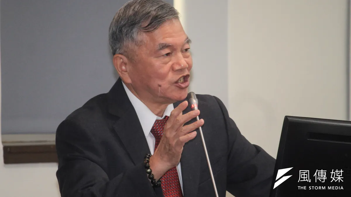 針對經濟部長沈榮津(見圖)2日出席立院備詢,民進黨立委郭國文質詢時,針對工廠合法化申請傳出有業者收費代辦一事提出質疑。(蔡親傑攝)