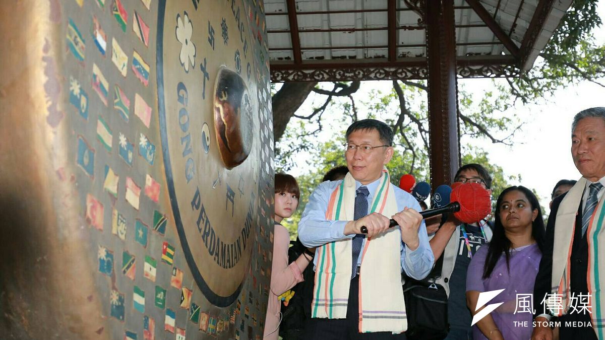 柯文哲出訪東南亞談到「去蔣化」又引起正反不同意見。圖為柯文哲探訪印度 德里甘地紀念館。(取自台北市政府) 柯文哲出訪東南亞談到「去蔣化」又引起正反不同意見。圖為柯文哲探訪印度 德里甘地紀念館。(取自台北市政府)