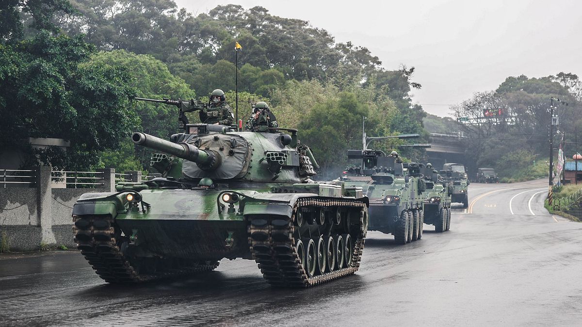 執政者最重要的責任就是不讓台灣變成戰場。圖為陸軍、海軍陸戰隊、憲兵等國軍主戰或衛戍部隊執行「戰備偵巡」,(取自中華民國陸軍臉書)