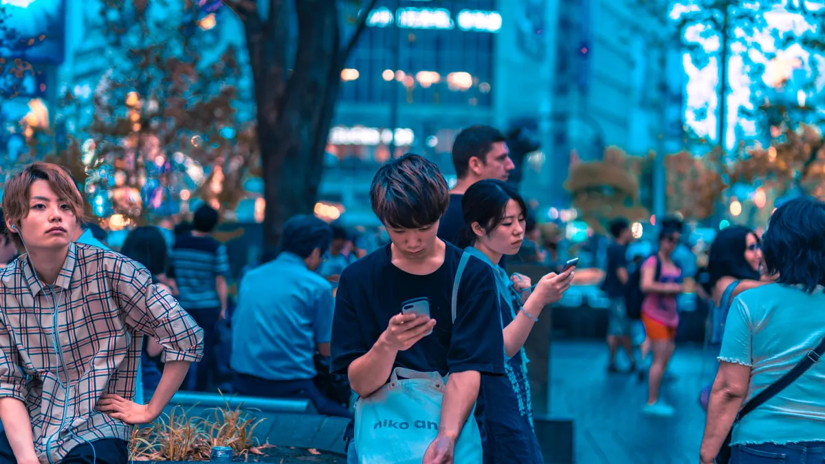 「雖然這些青年還是台灣進步的主力,但社會的成本,那些基層、底層生活的同胞,才是台灣的母親,他們前進了,台灣社會才是前進,只有台北,或是覺青的前進只會撕裂台灣的情感,讓溝通更加被阻隔⋯⋯」(圖/lyonpixel@ unsplash)