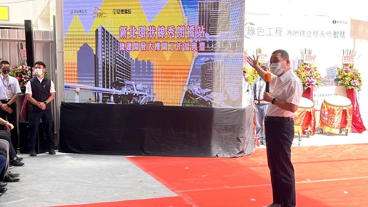 新北市長侯友宜表示,將透過大眾運輸導向發展(TOD)政策,帶動人口進駐與促進經濟繁榮。(圖/新北市捷運局提供) 新北市長侯友宜表示,將透過大眾運輸導向發展(TOD)政策,帶動人口進駐與促進經濟繁榮。(圖/新北市捷運局提供)