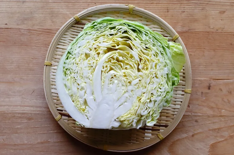 烹煮高麗菜時，多數人會選擇加蒜頭快炒，但還有其他烹煮方式能讓菜餚更清甜脆口。（示意圖／取自photoAC）