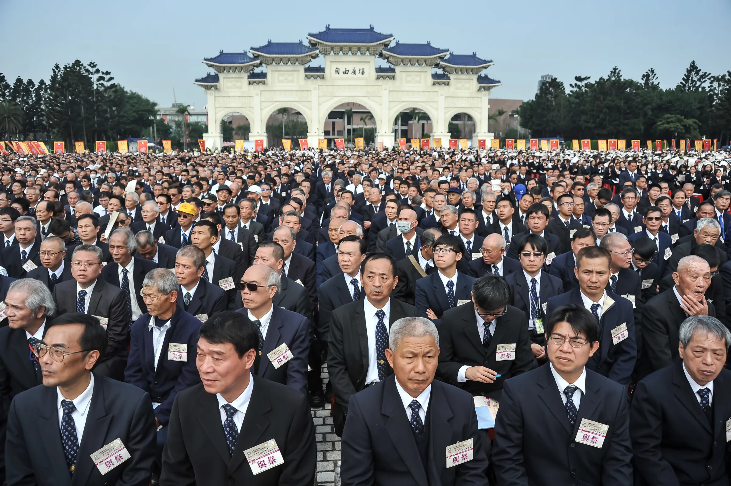 2017年3月5日「中華民国丁酉年一貫道万民祭天祈福大典」、両庁院広場を埋め尽くす人々。（甘岱民撮影）