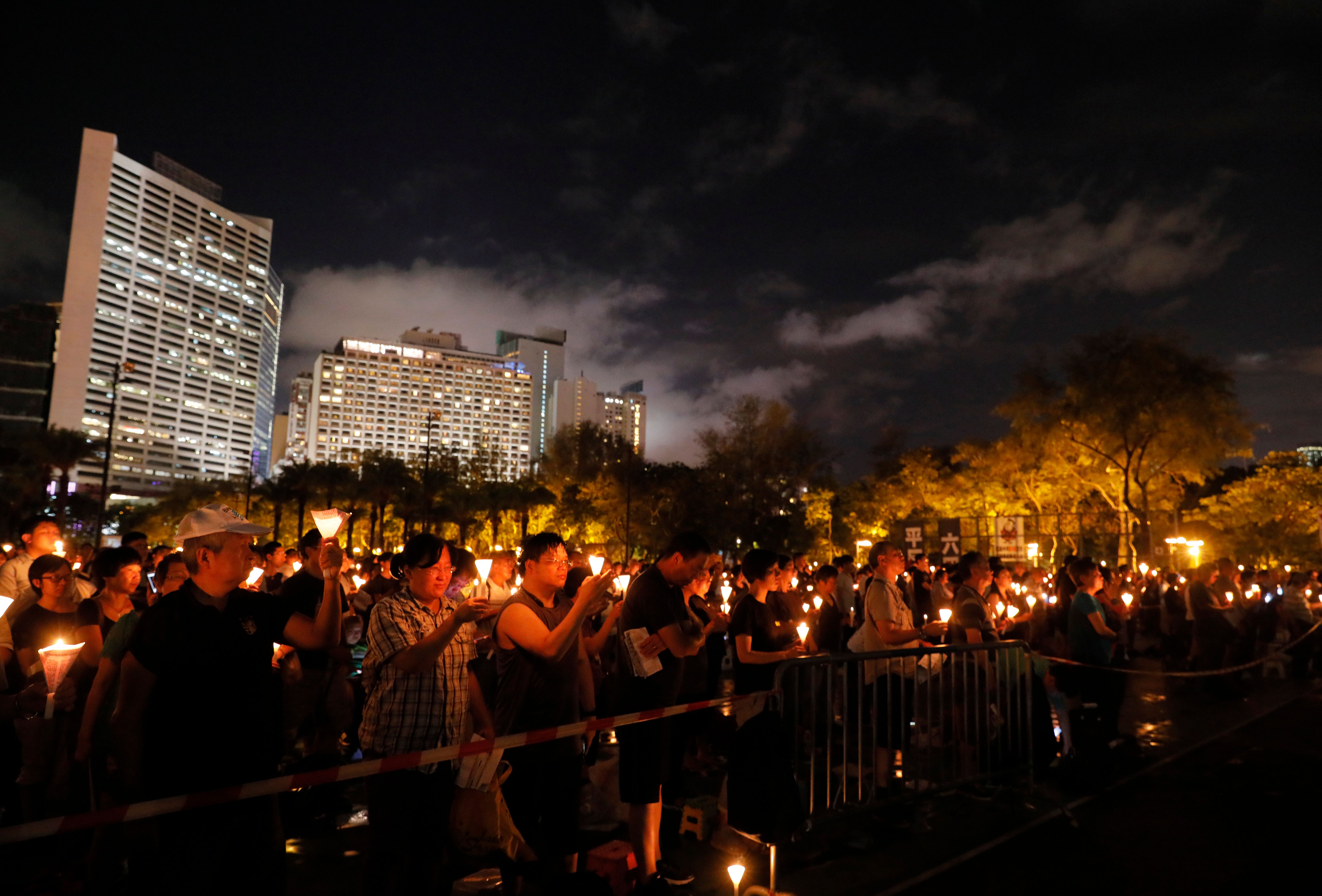 2018年6月4日，香港11.5萬市民在維多利亞公園舉行燭光晚會，悼念「六四」29周年（AP）
