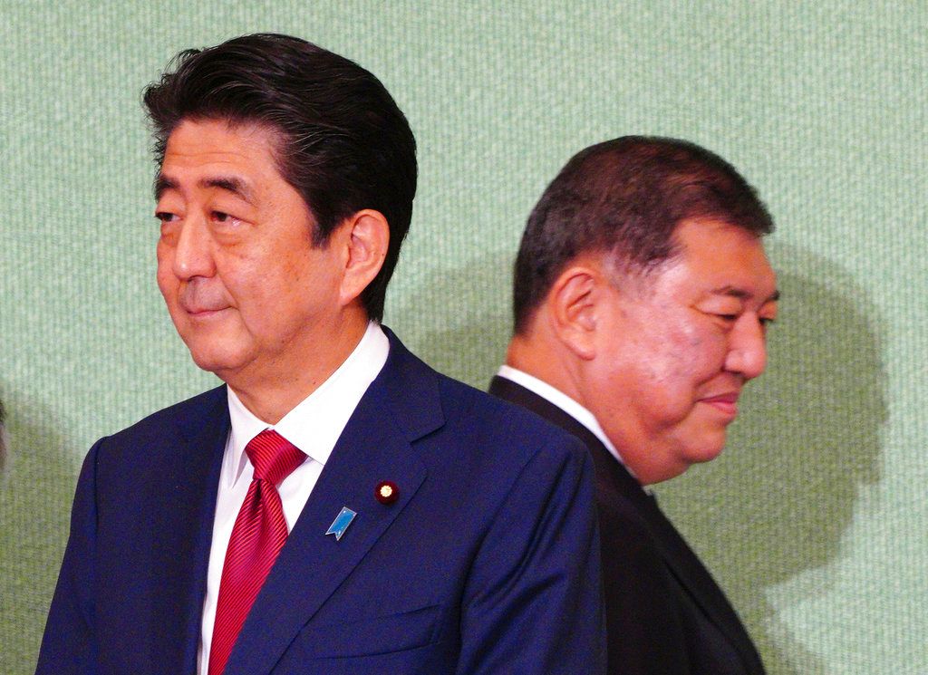 日本自民党選挙：安倍晋三、石破茂。（AP）
