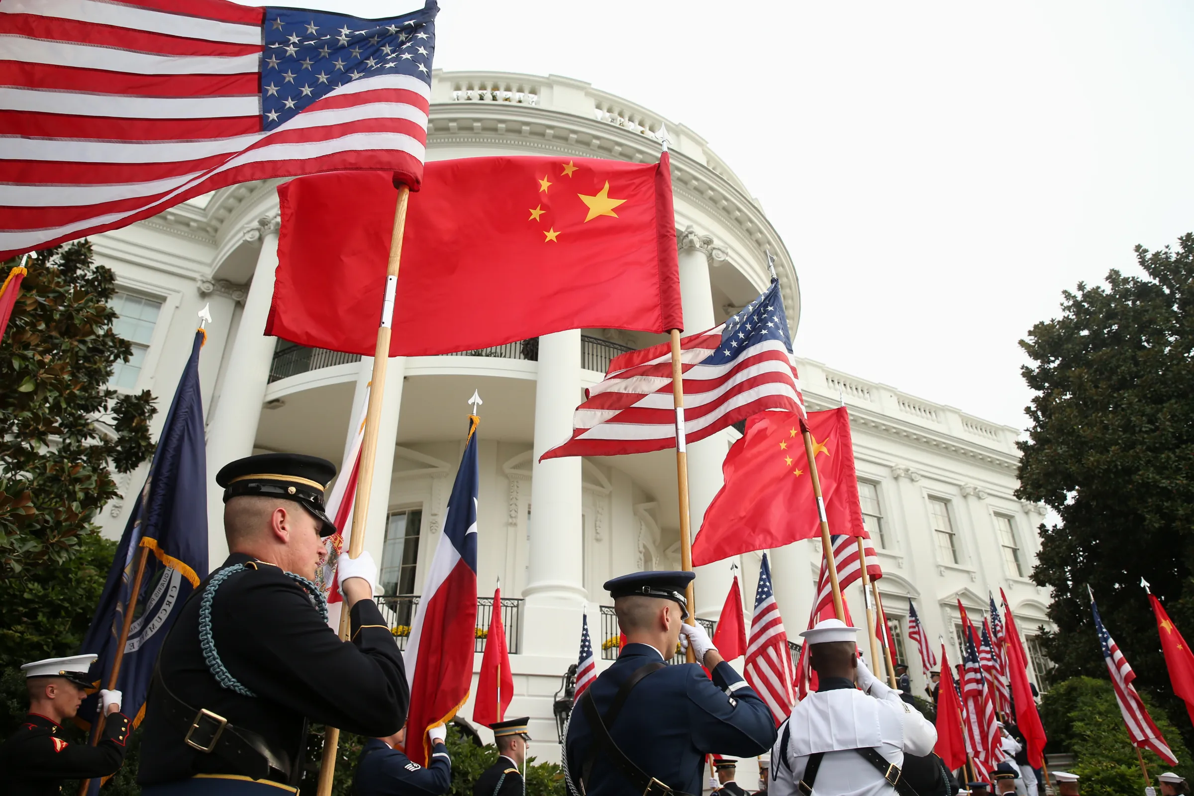 2015年9月，中國國家主席習近平出訪美國華府，白宮以軍禮迎接。中美關係、美中關係