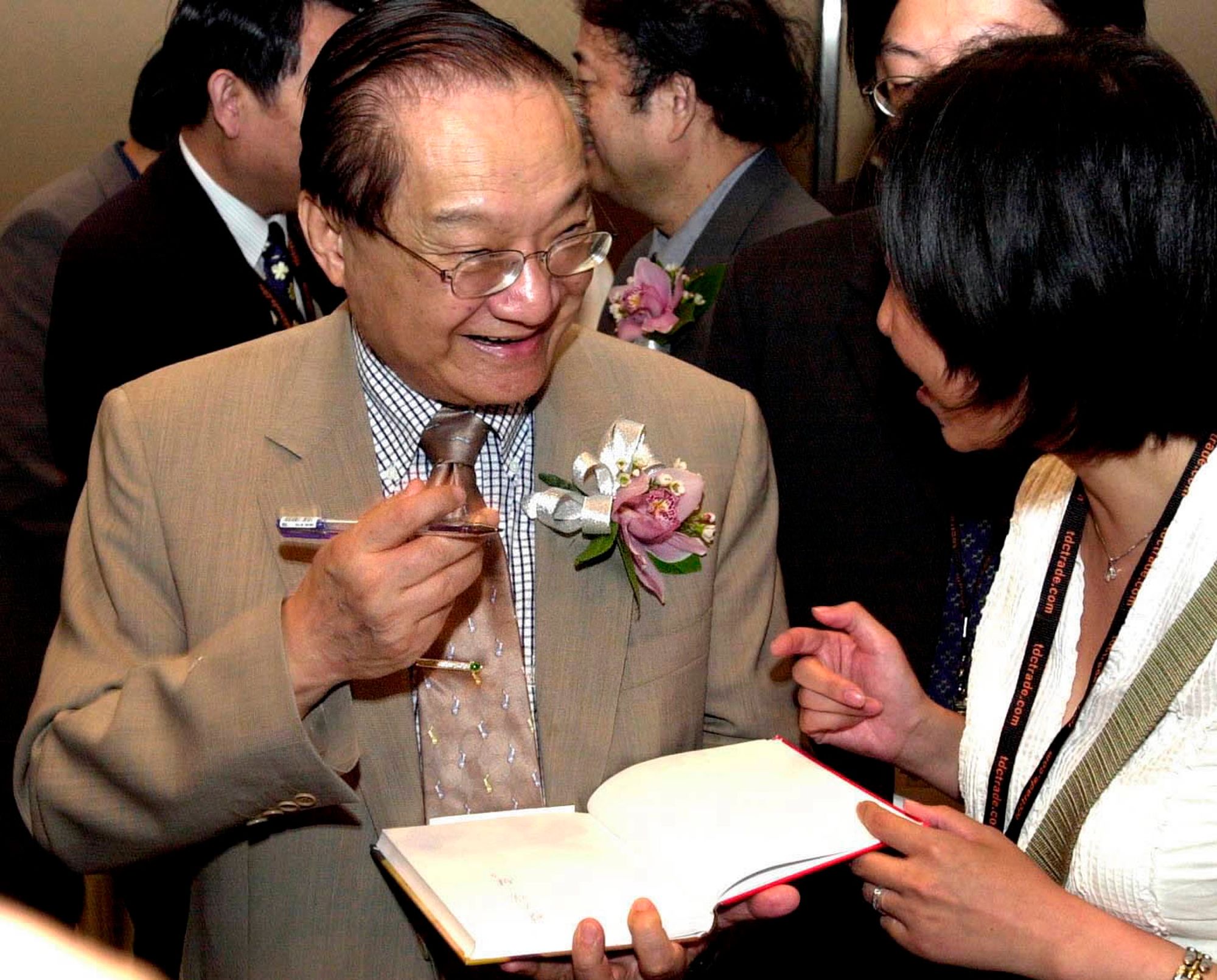 金庸，2001年（AP）