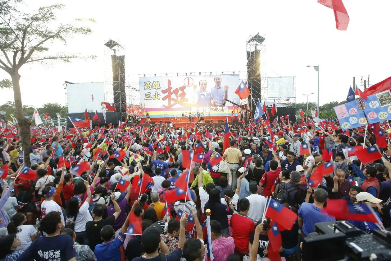 國民黨高雄市長候選人韓國瑜「三山造勢」最終回今（14）日晚間在岡山登場。(新新聞郭晉瑋攝)