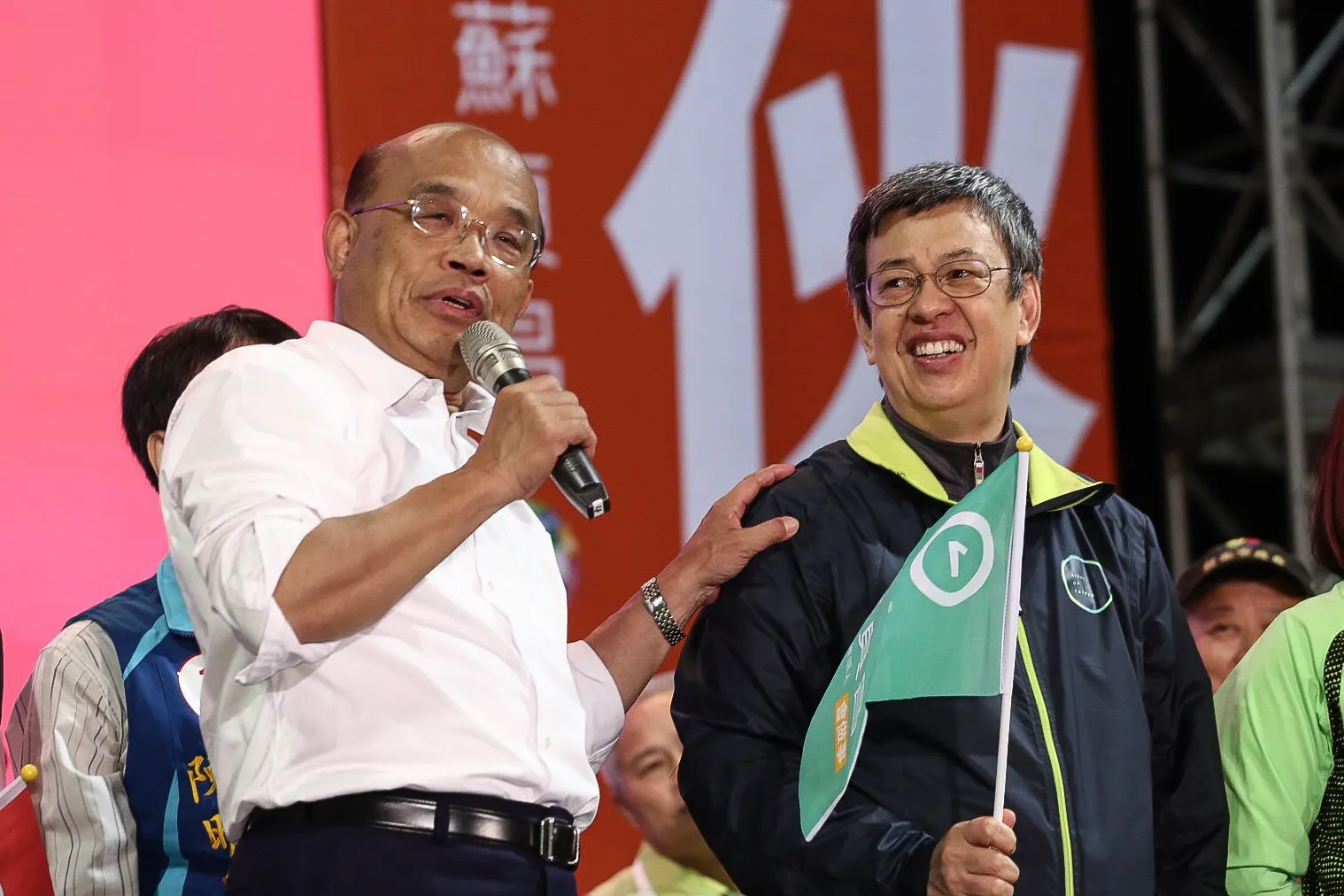 20181122-民進黨新北市長候選人蘇貞昌今晚舉辦選前「會做事晚會」，副總統陳建仁首度站台力挺。（陳品佑攝）