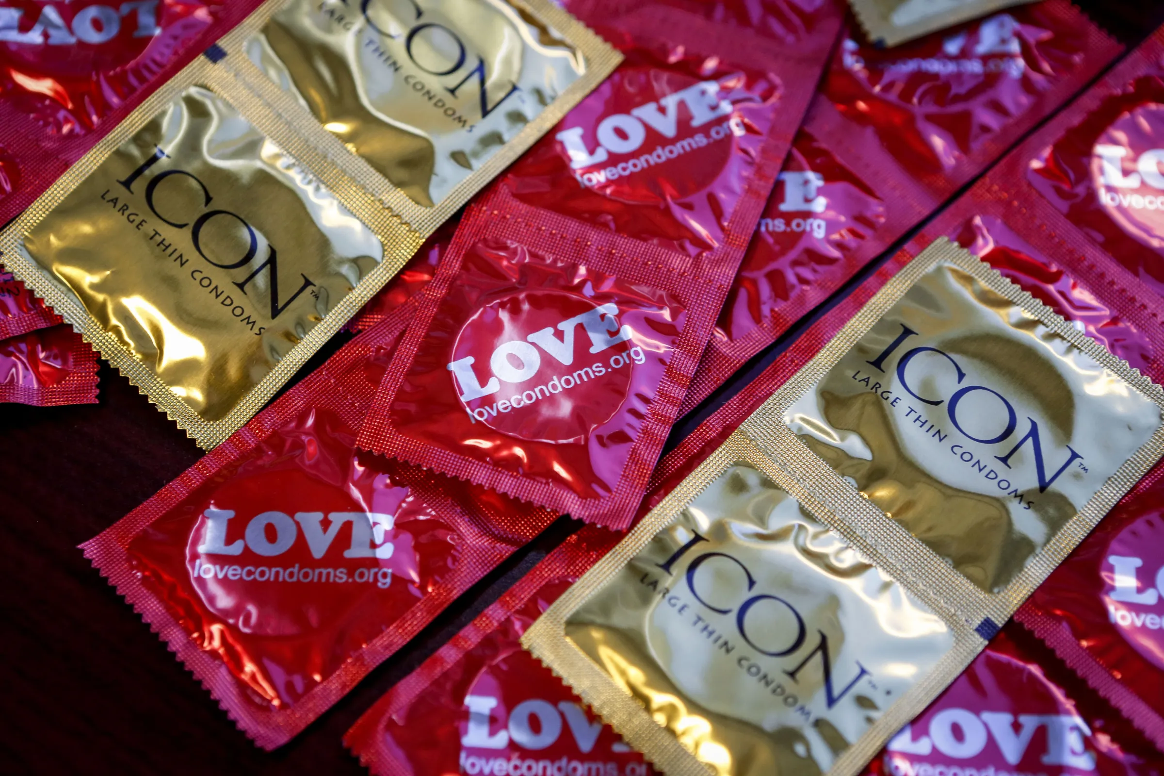 美國性教育專家亞伯認為，性教育內容應包含正確使用保險套和防治性病及愛滋等知識（AP）