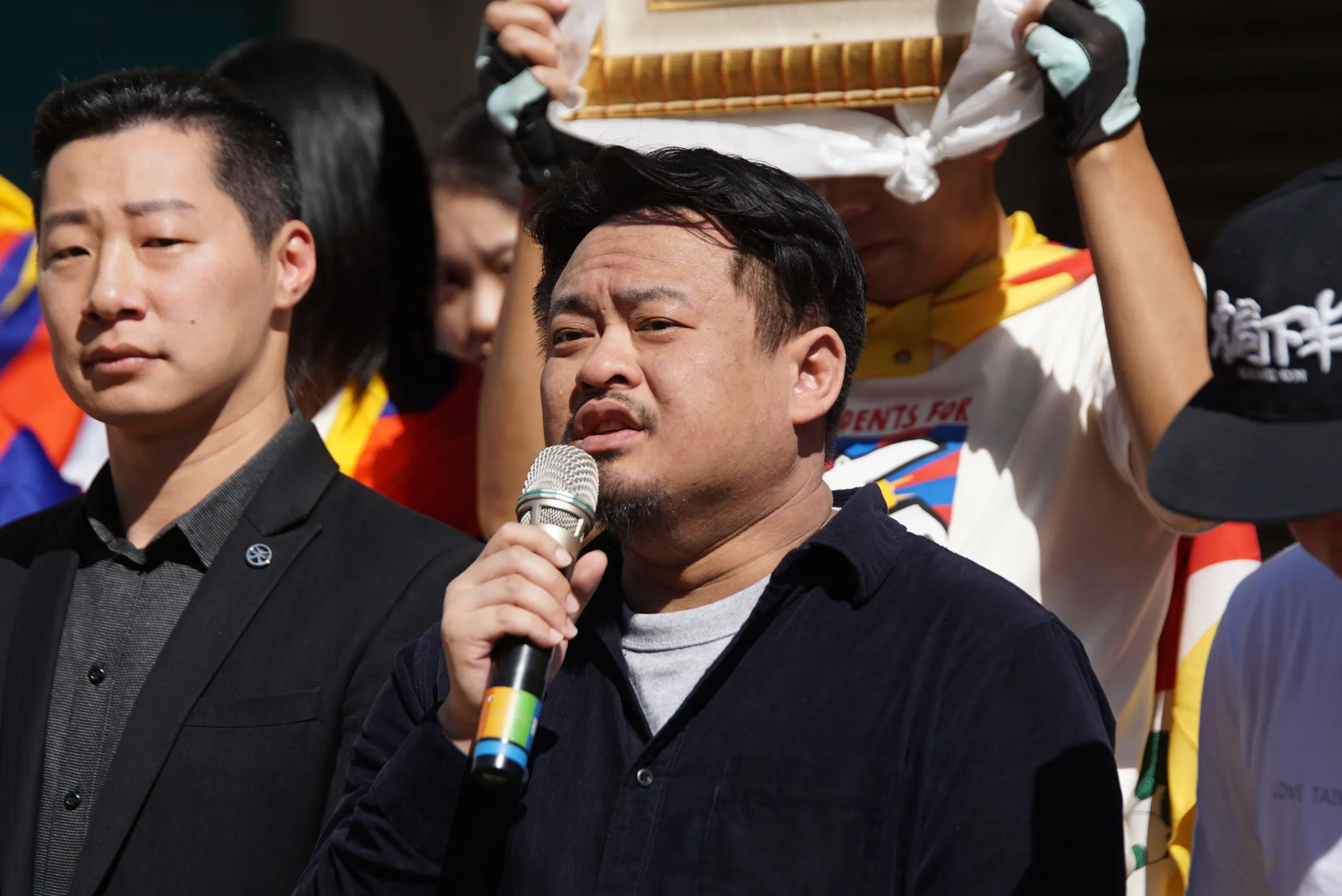 洪申翰氏は環境保護団体出身で、2020年に民進党の比例代表立法委員に就任し、与党の急先鋒の一人となった。写真は2020年、洪申翰氏が「台湾国会チベット連線」と共同で開いた記者会見。(資料写真、盧逸峰撮影)
