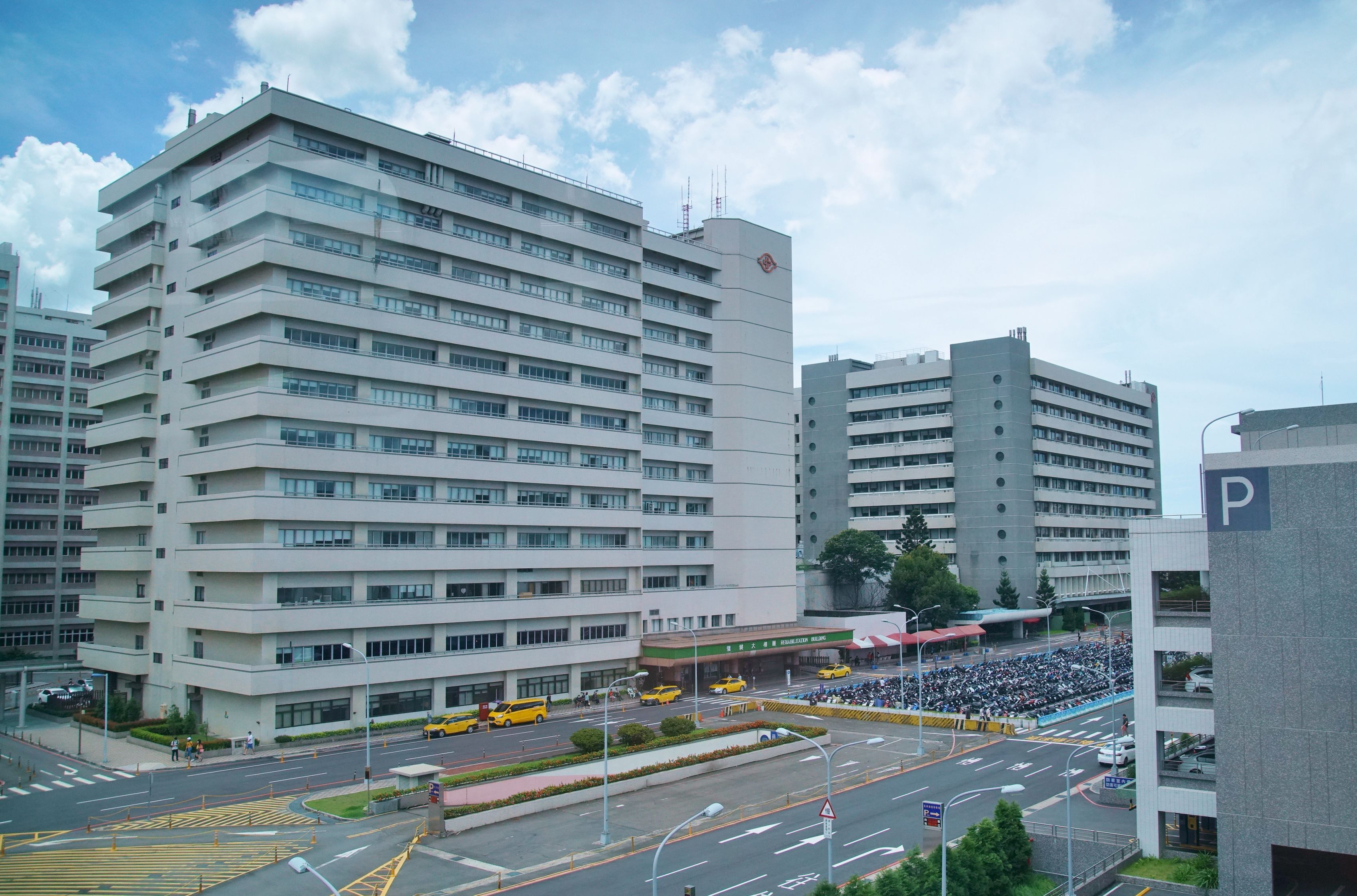 20200830-林口長庚醫院外觀一景。（盧逸峰攝）