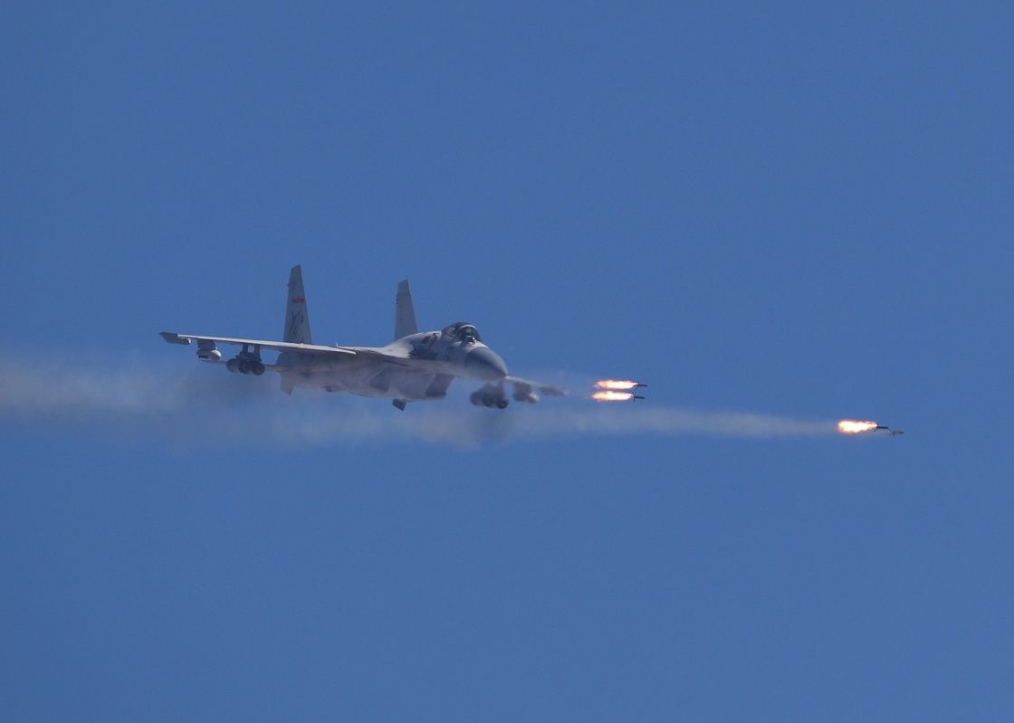 解放軍。遼寧艦的艦載機殲-15。（中國軍網）