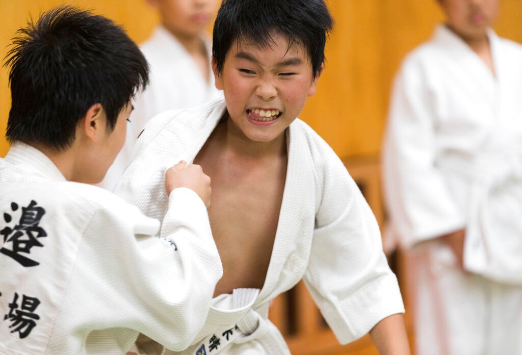 正在練習柔道的日本少年、日本兒童。（美聯社）