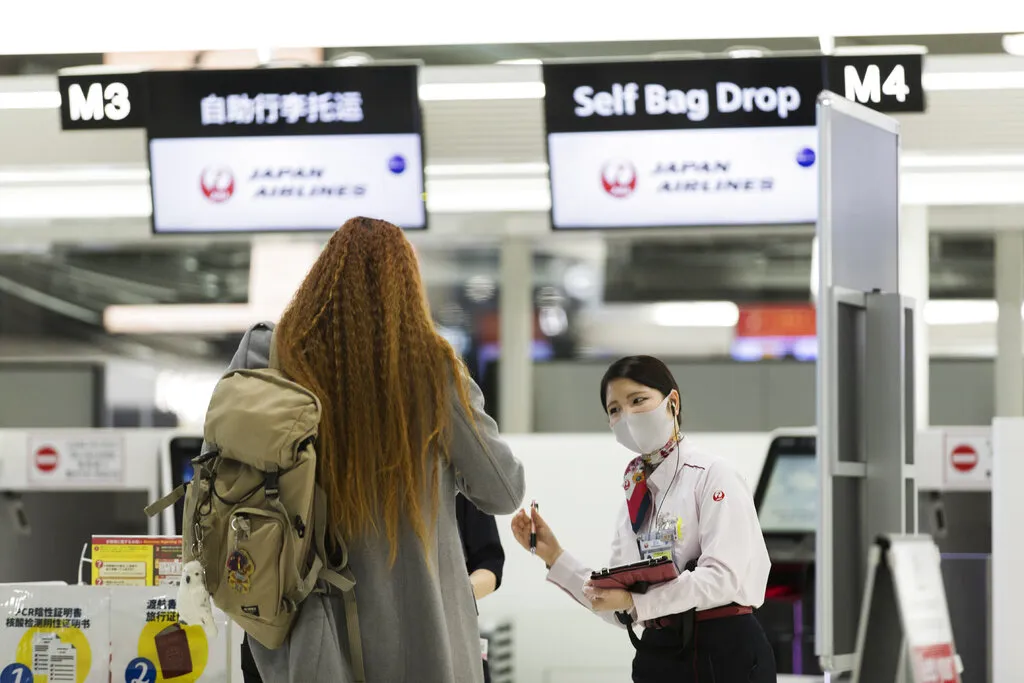 日本成田機場的出境大廳。（美聯社）