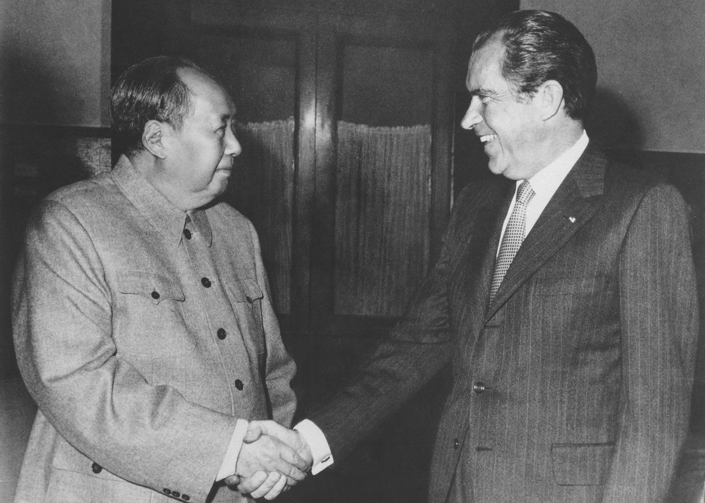 1972年2月21日，毛澤東會見美國總統尼克森（Richard Nixon）（AP）