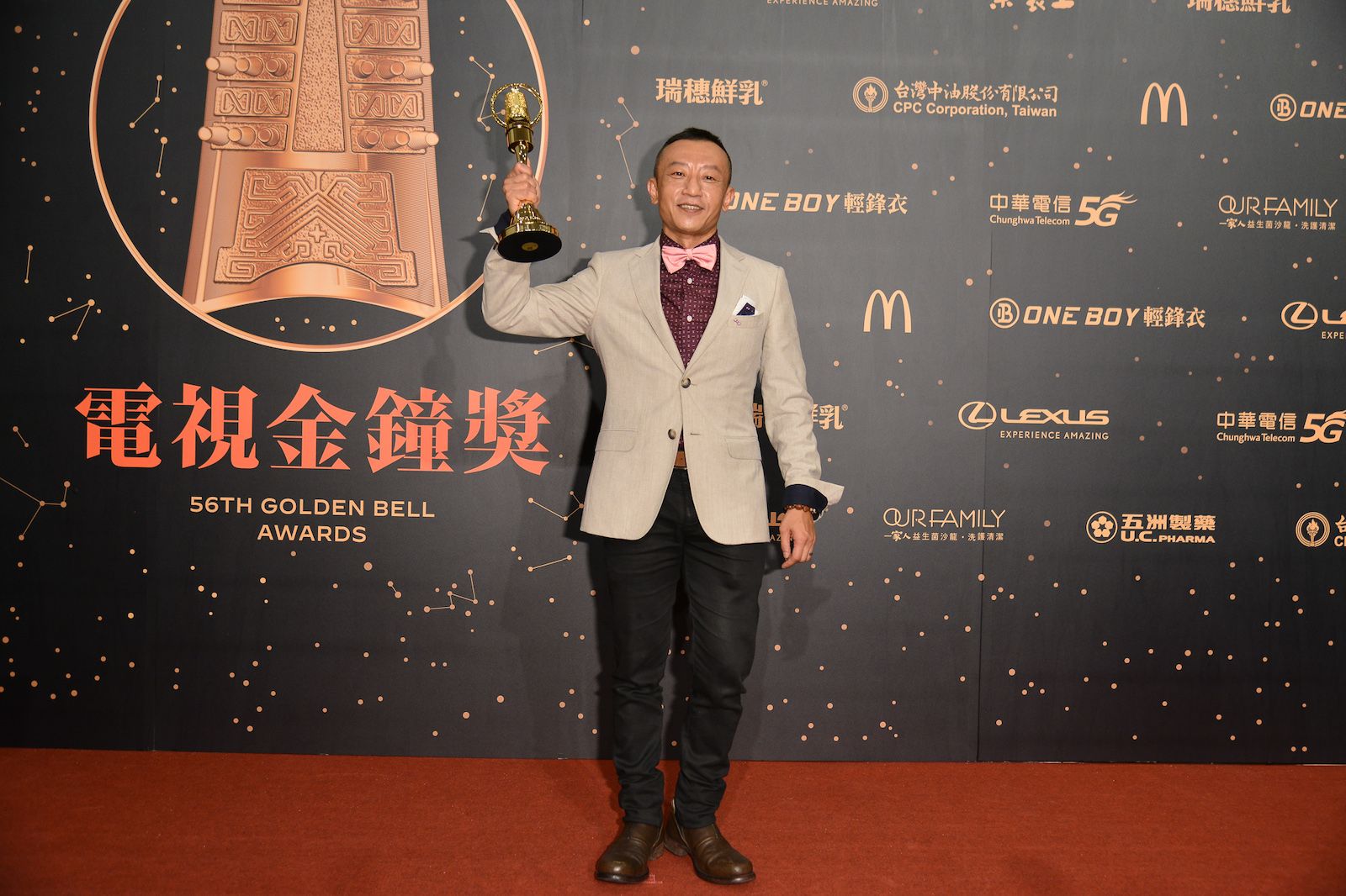 20211002導演楊雅喆於第56屆電視金鐘獎以《天橋上的魔術師》摘下戲劇節目導演獎。（三立電視提供）