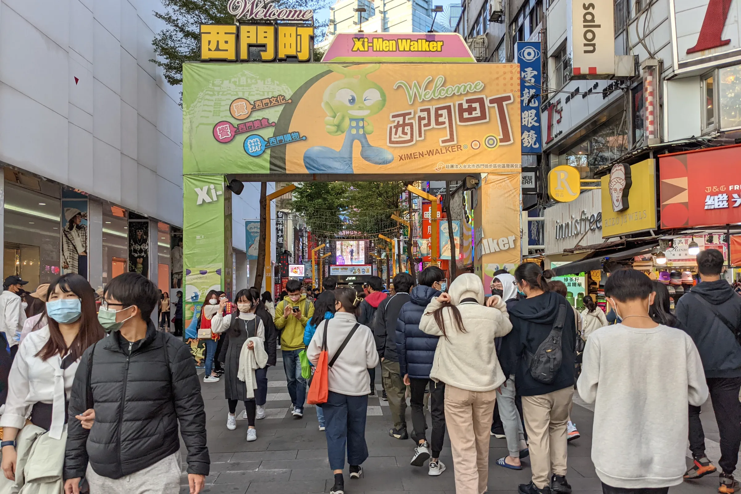 20211204-青年脫北潮專題，西門町徒步區人潮。（顏麟宇攝）