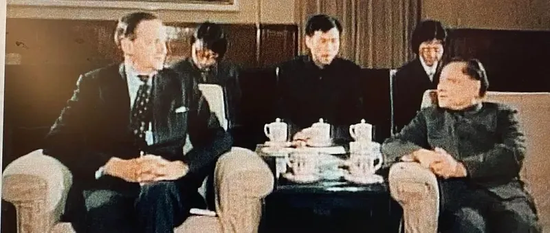 1979年港督麥理浩與鄧小平會晤。