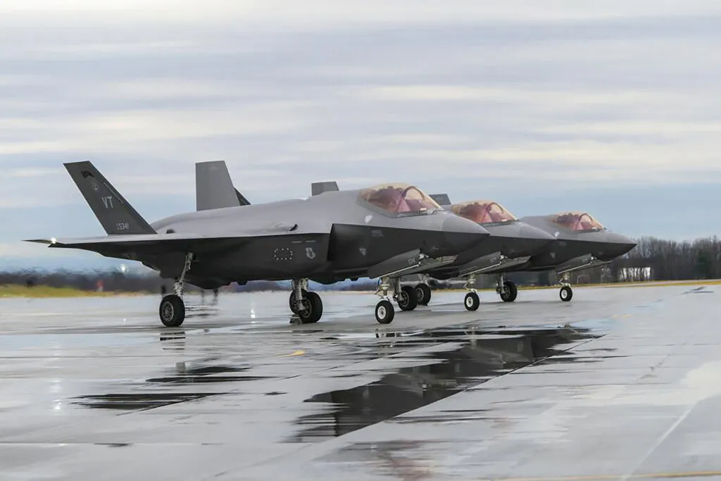 2022年4月，美國佛蒙特州空軍基地的F-35。（美聯社）