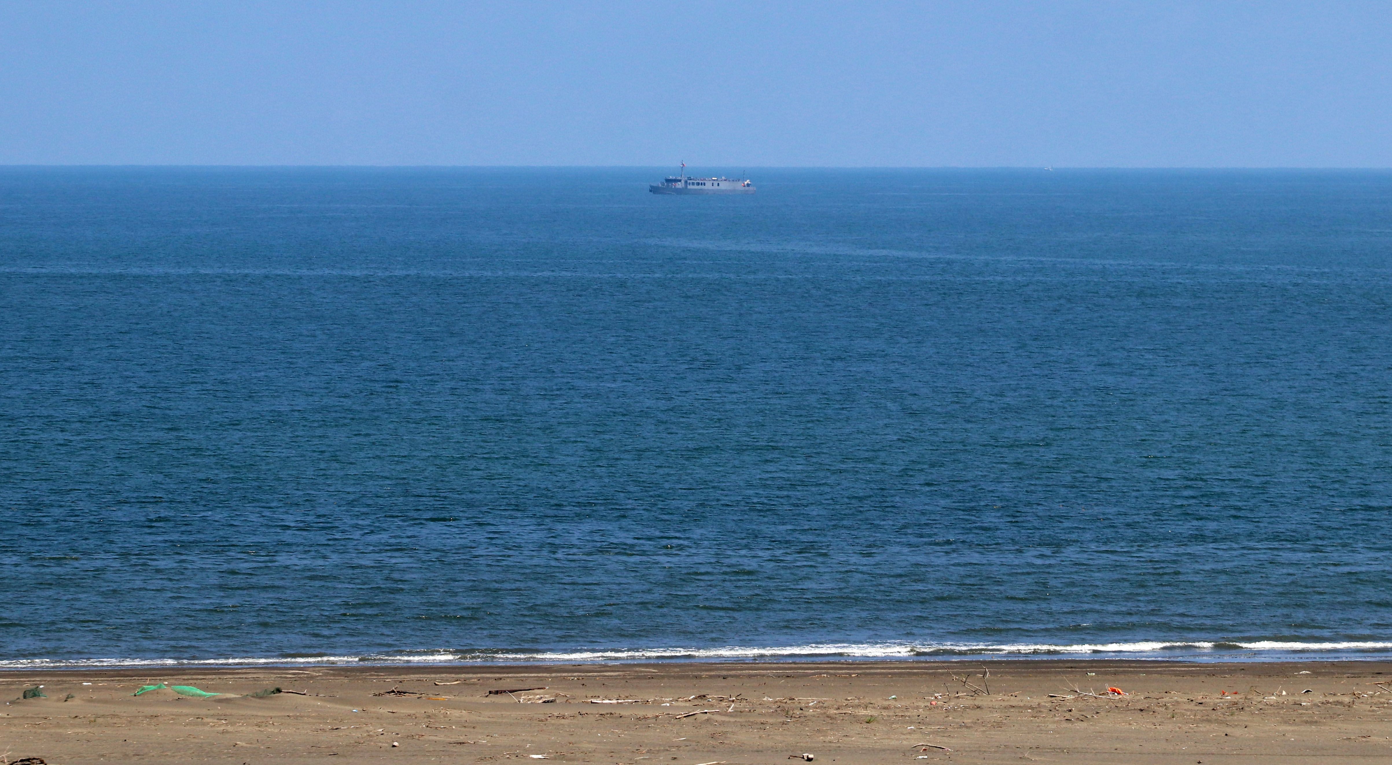 八里外海布雷的海軍布雷艇。（蘇仲泓攝）