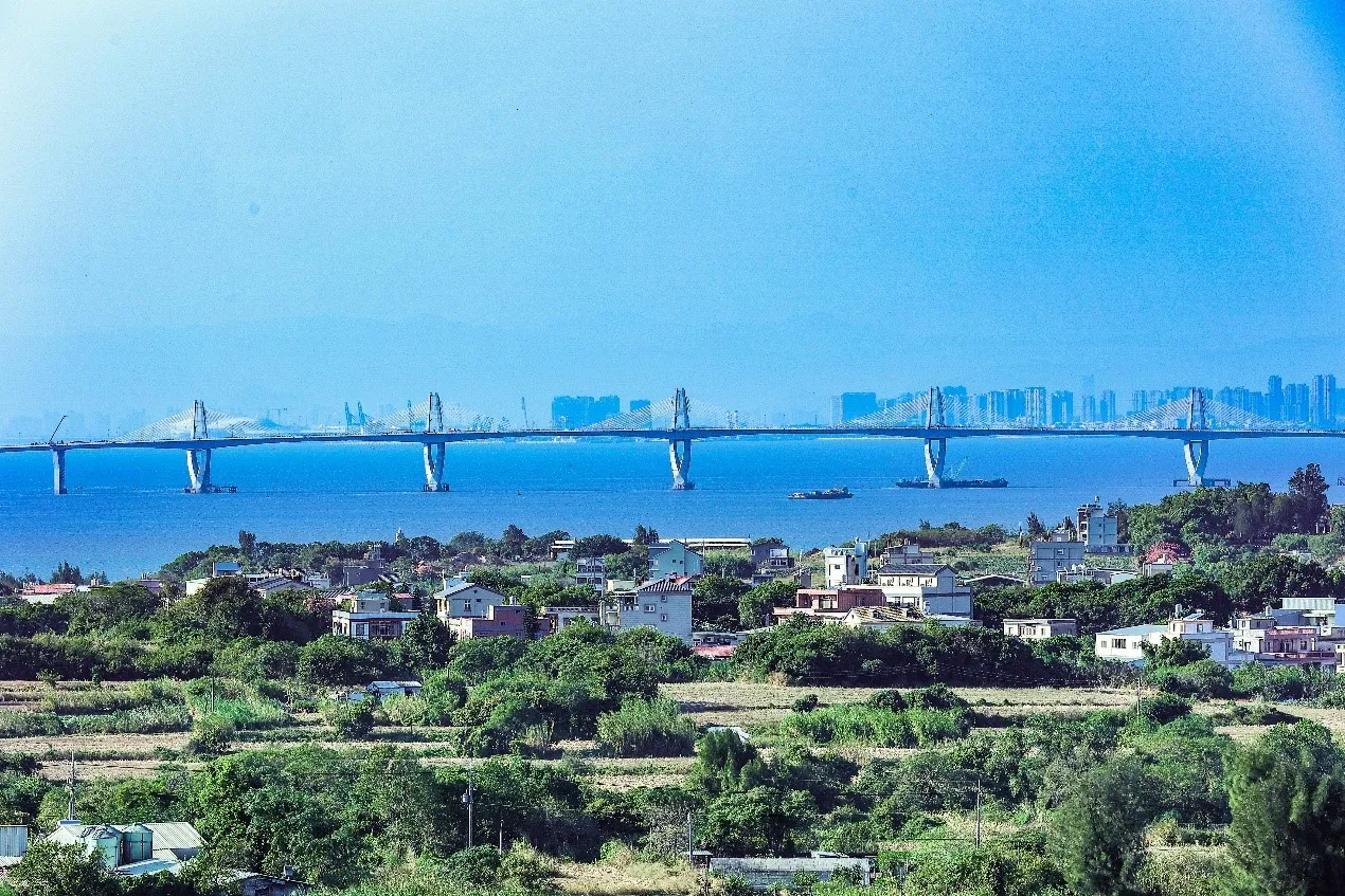 金門大橋屬全國首座跨海大橋，為往返大小金之主要通路，大幅提升交通便捷性。（圖／金門縣政府提供）
