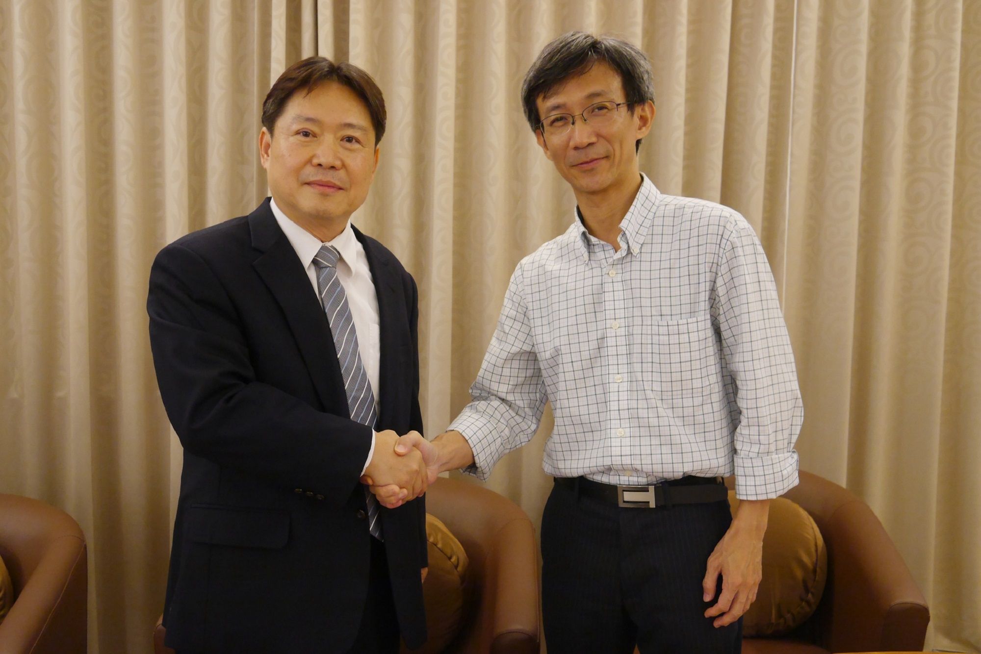 台北市調查處處長孫承一（左）。（取自師範大學官網）
