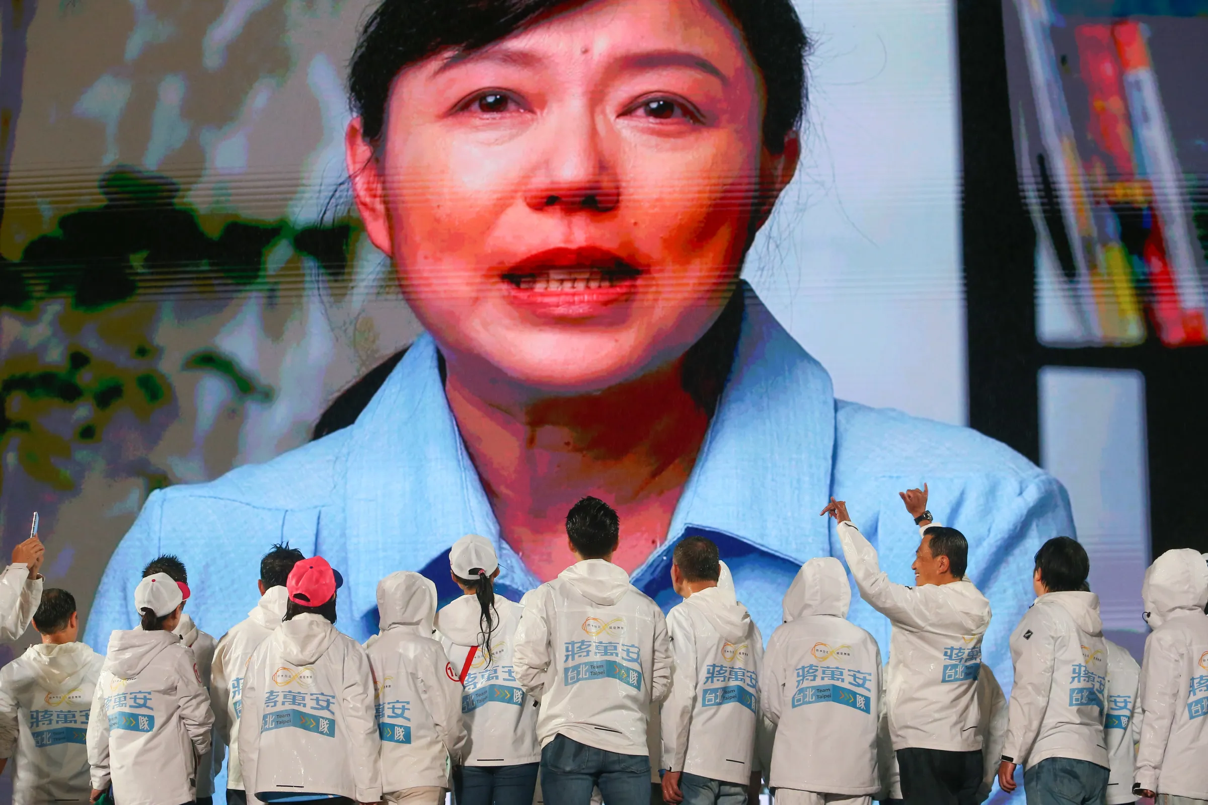 20221125-蔣萬安妻子石舫亘25日出席國民黨台北市長候選人蔣萬安「2022奮戰勝選之夜」。（顏麟宇攝）
