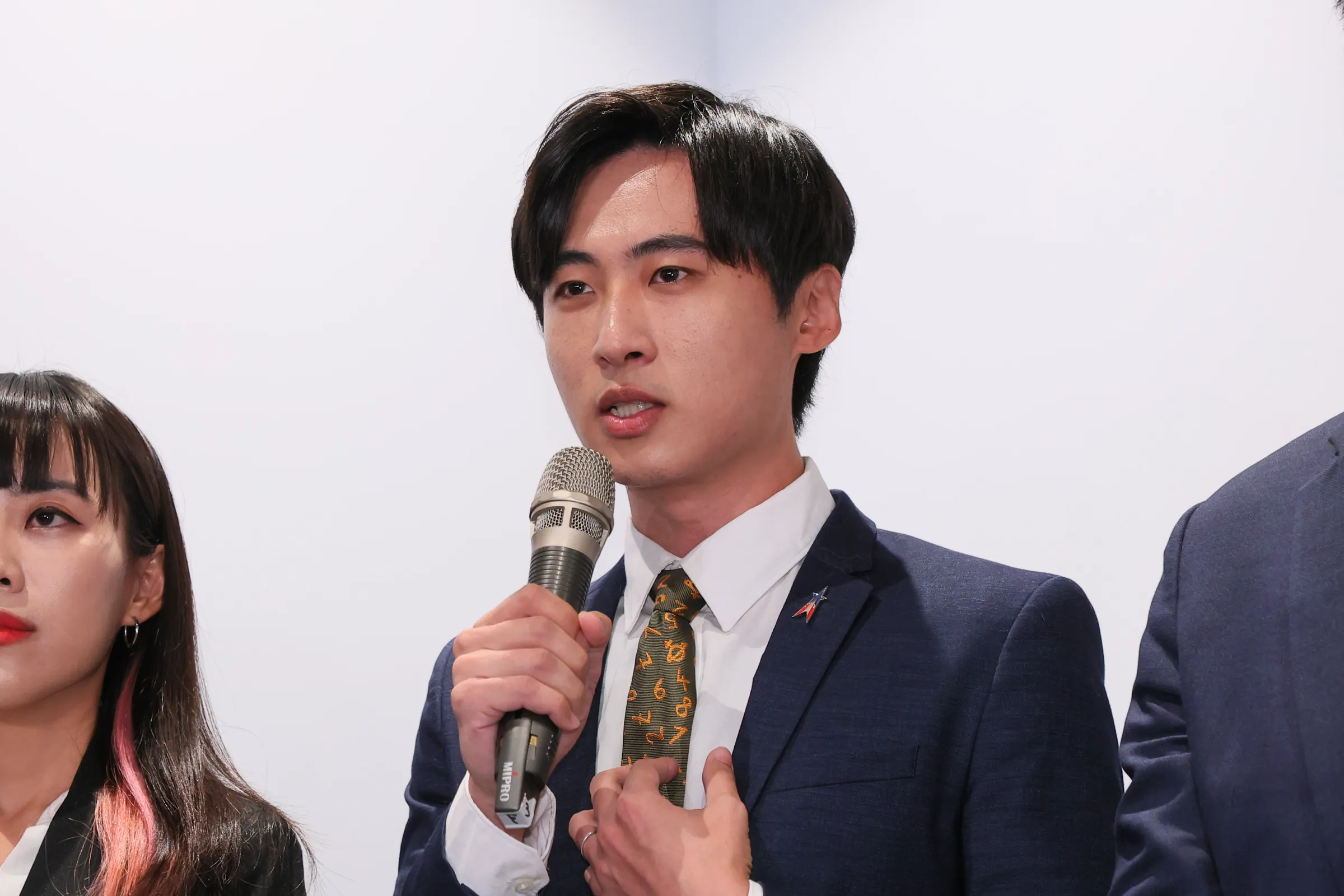頭份市長選へ鞍替えした曾玟学氏。写真は2023年の「この世代」本部開設記者会見にて。（資料写真、顔麟宇撮影）