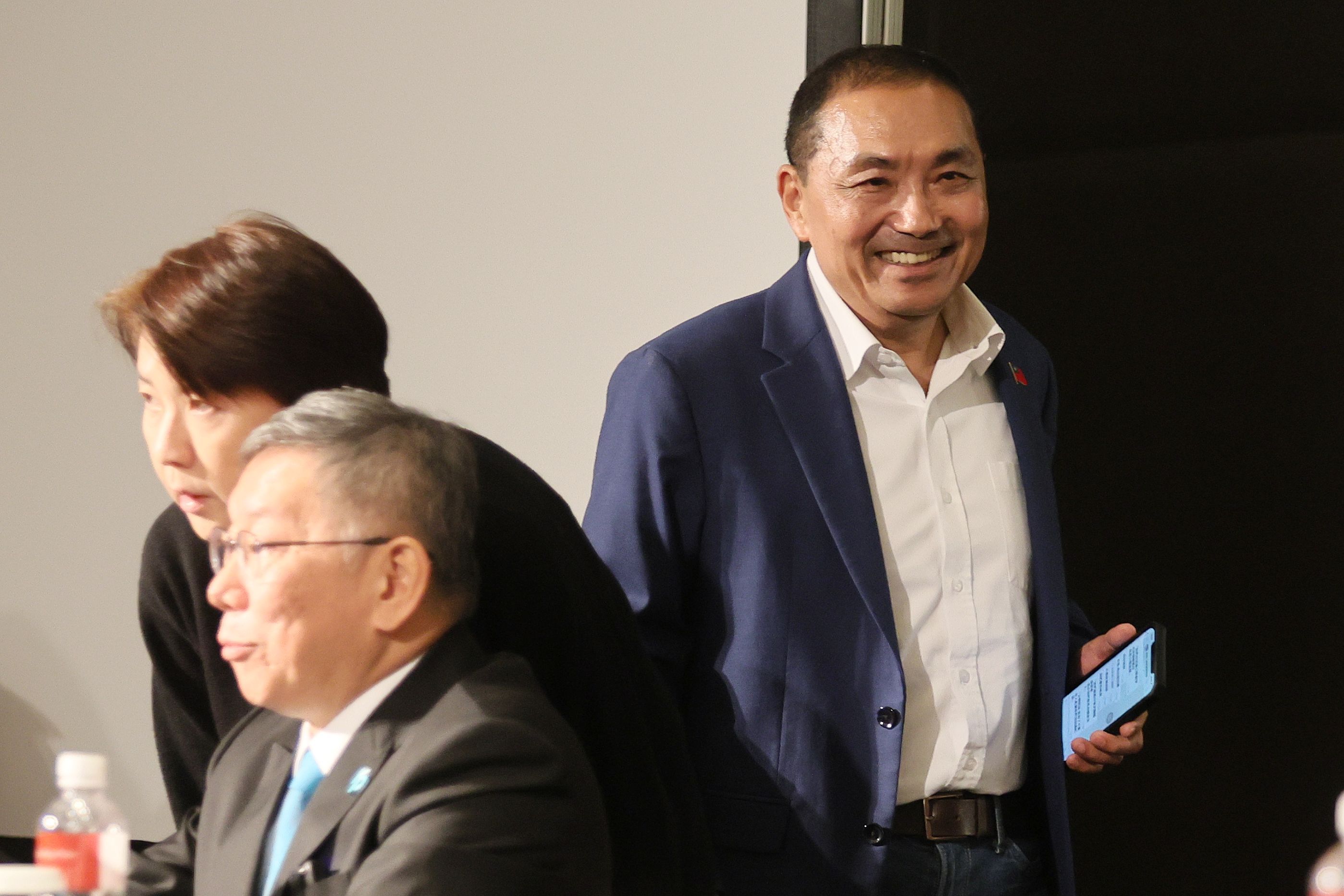 20231123-民衆党総統候補者の柯文哲氏、鴻海創設者の郭台銘氏、前総統の馬英九氏、国民党総統候補者の侯友宜氏（見図）、 国民党主席の朱立倫氏が23日に相約会談し、結果不調に終わった。（柯承惠撮影）