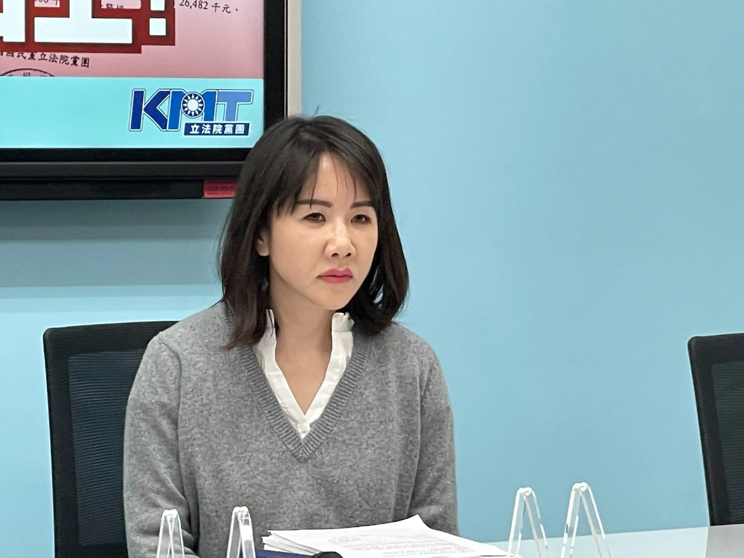 20231211-國民黨立法黨團書記長謝衣鳳11日於國民黨團記者室回應民進黨團控訴。（鍾秉哲攝）