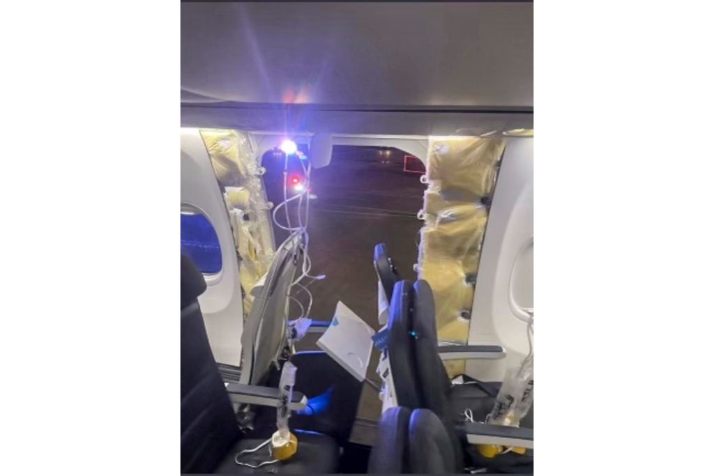 阿拉斯加航空1282航班的波音737 Max 9客機，発生空中艙門脫落事故。（美聯社）