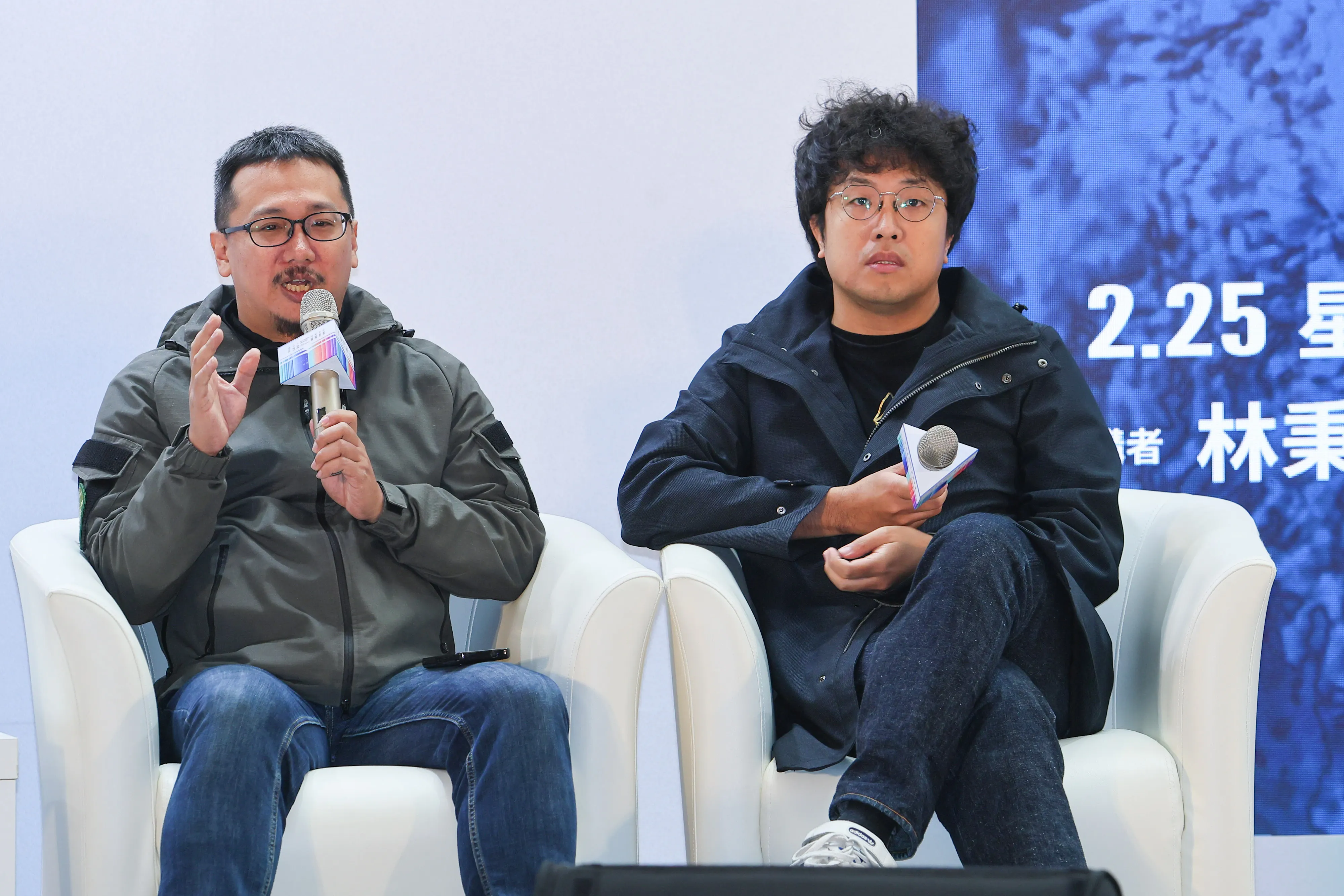 20240225-新北市議員林秉宥（左）、民進党立委沈伯洋（右）25日出席「再談阿共打來怎麼辦：從烏克蘭戰場到台海情勢」講座。（顏麟宇攝）