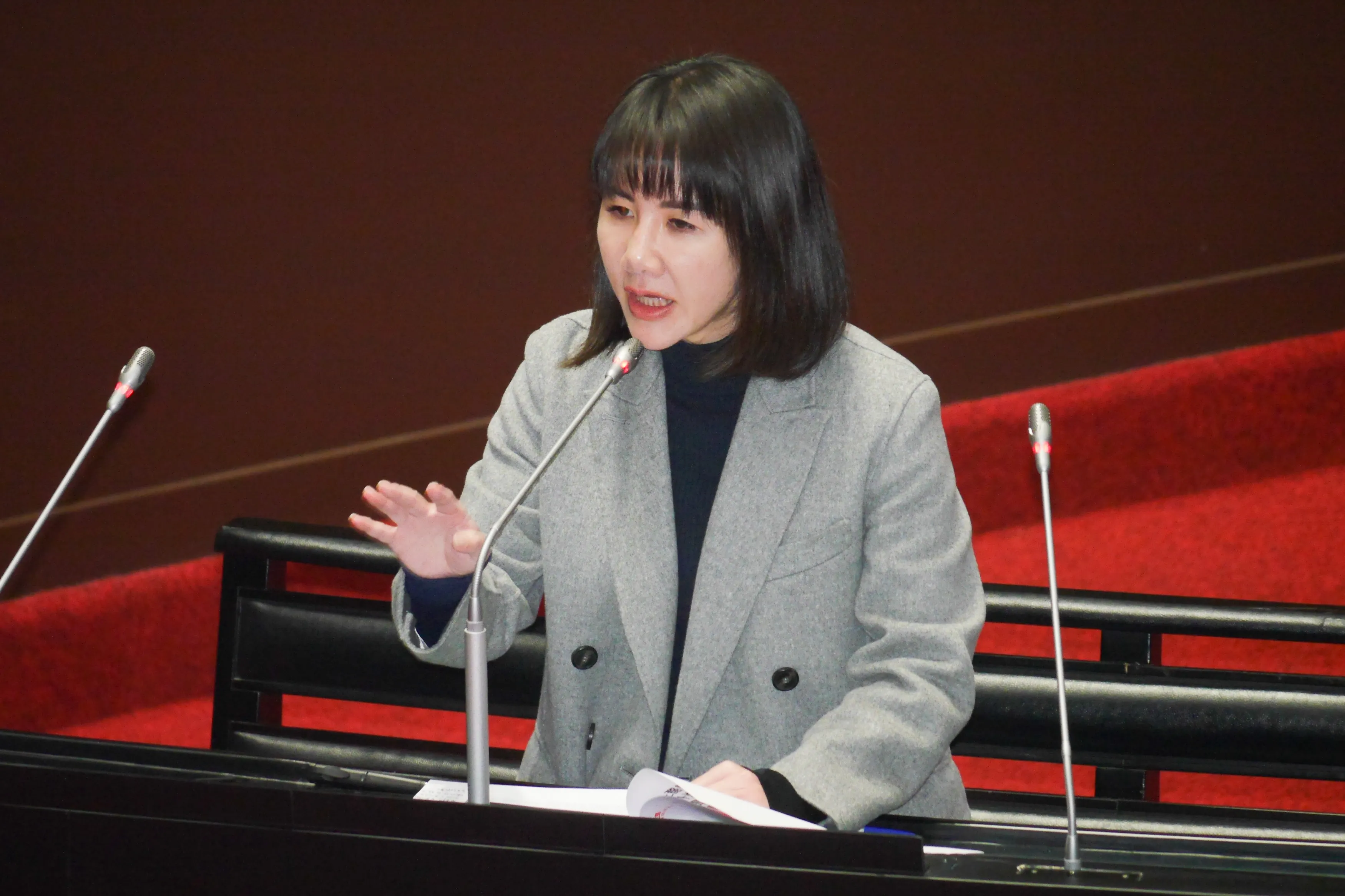 20240227-立委謝衣鳳於立院議場質詢。（蔡親傑攝）