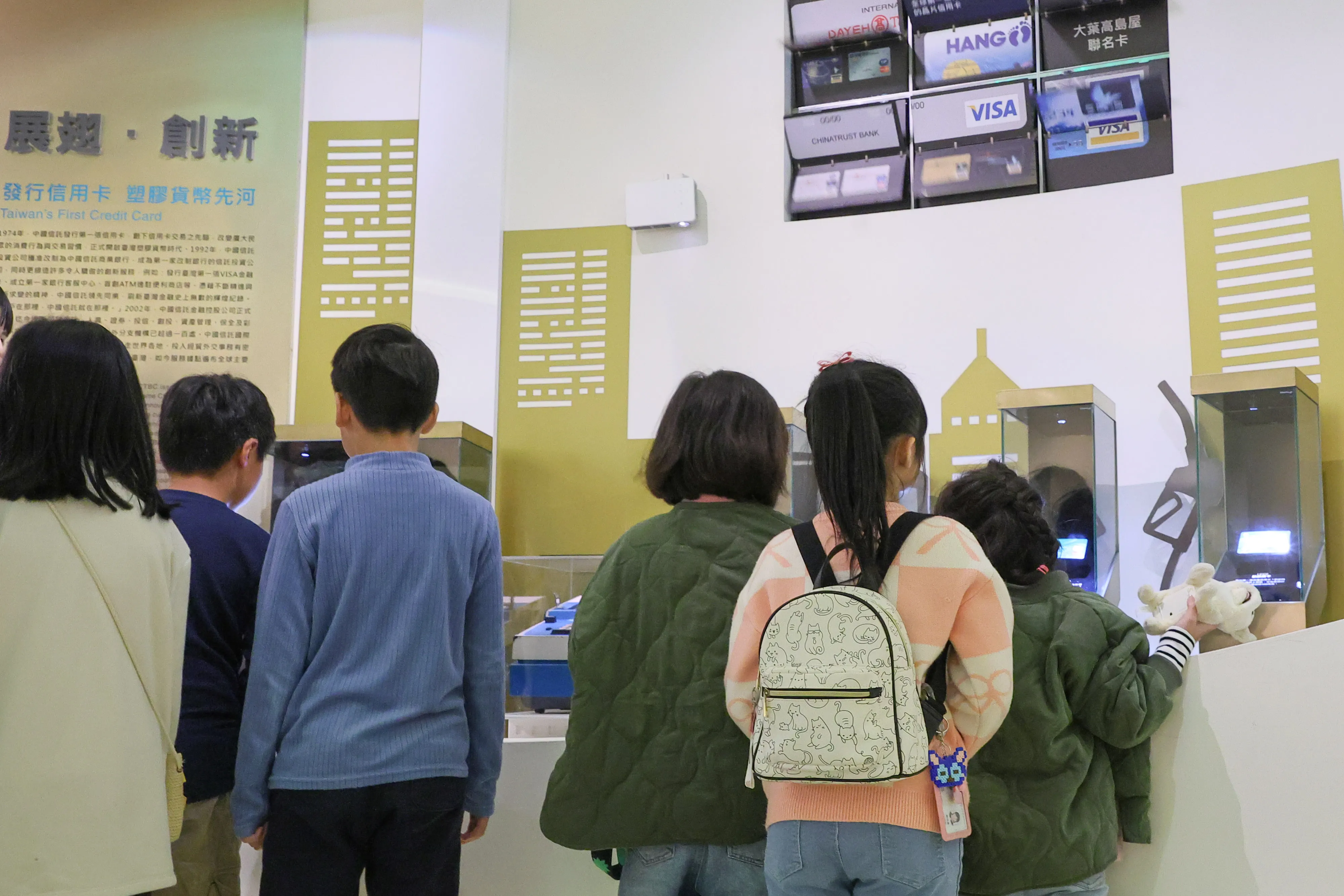 20240225-普惠金融專題配圖，小學生學習金融理財教育。（顏麟宇攝）