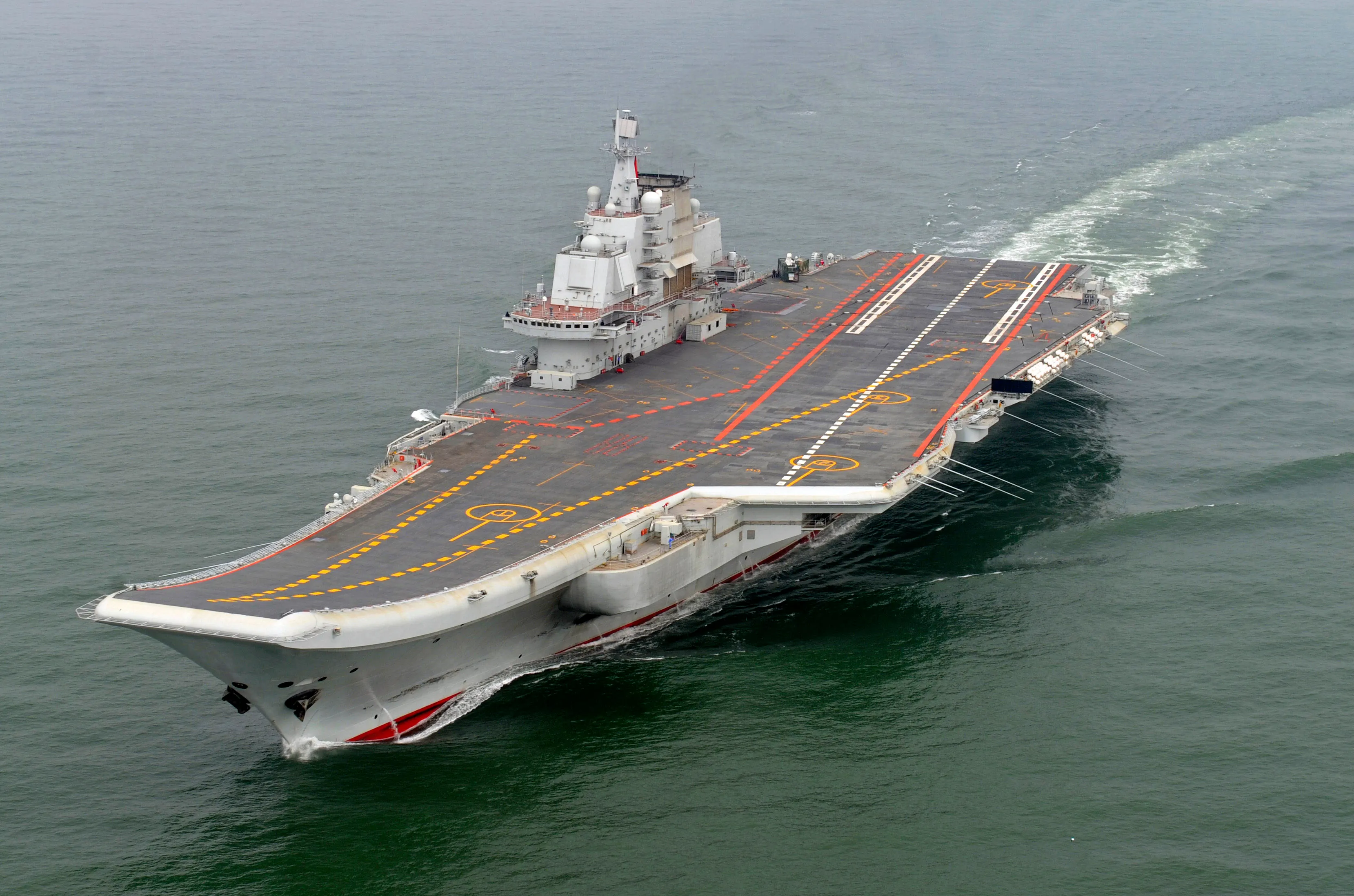 中国海軍航空母艦「遼寧艦」（AP通信）