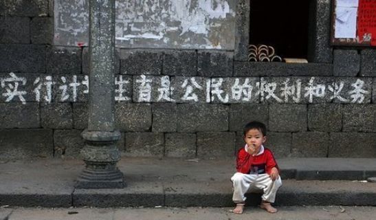 僵化的計劃生育政策，讓中國社會將邁入難以回頭的老齡化。