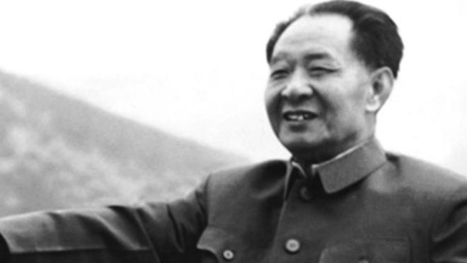 胡耀邦在1981年6月開始擔任中共最高領導人，但在1987年因為被指責反對「資產階級自由化」不力而被迫下台，並在1989年4月去世。（BBC中文網）