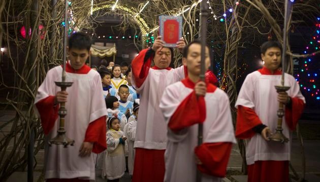 北京一家天主教堂，耶誕節前夕望彌撒。（美聯社）