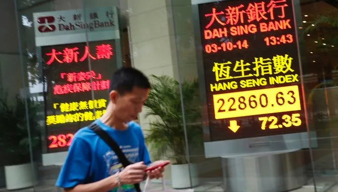 香港股市受佔中影響，3日開盤一度下跌，但午後止跌回穩。（美聯社）
