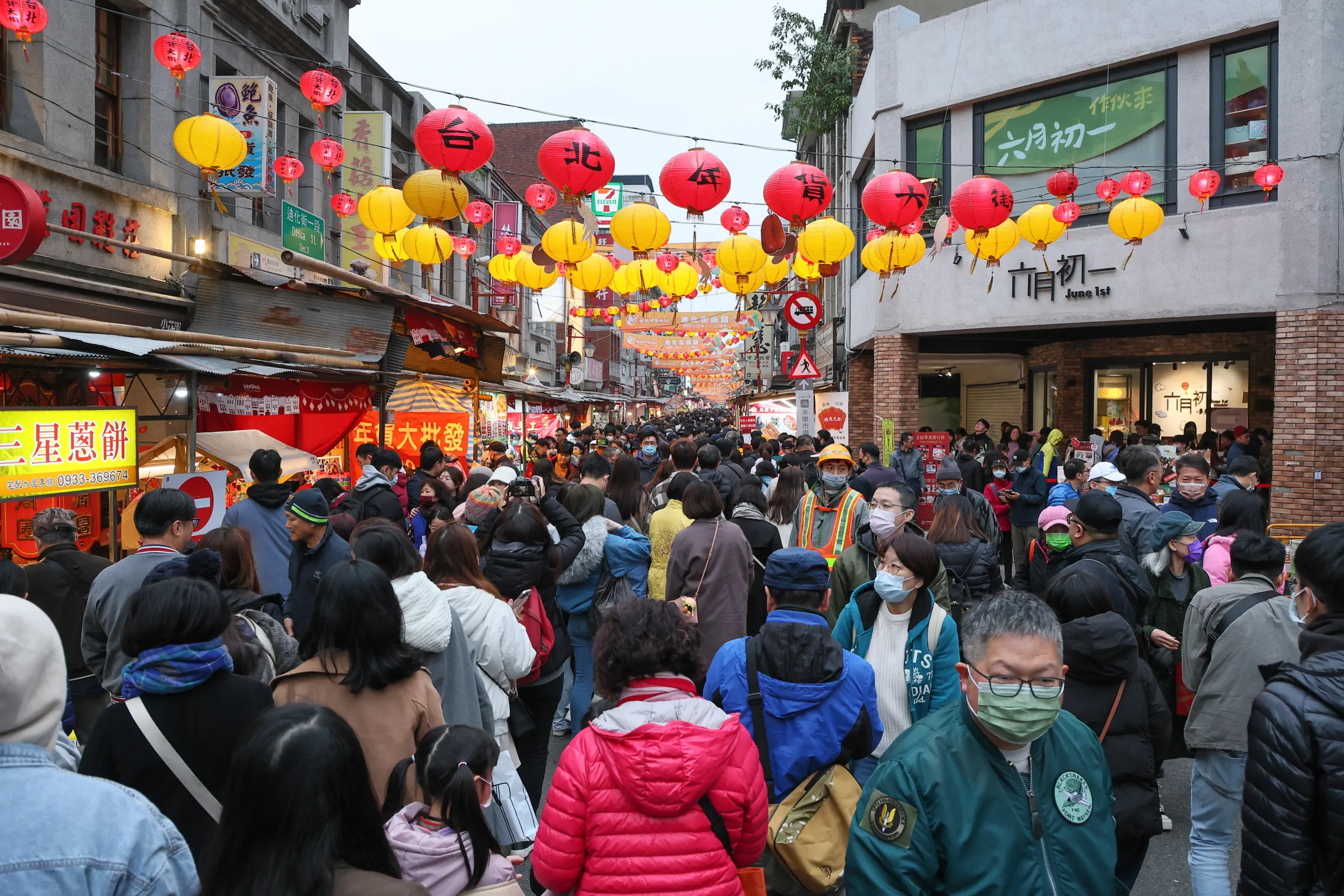 20240128-2024台北年貨大街，迪化街商圈。（顏麟宇攝）