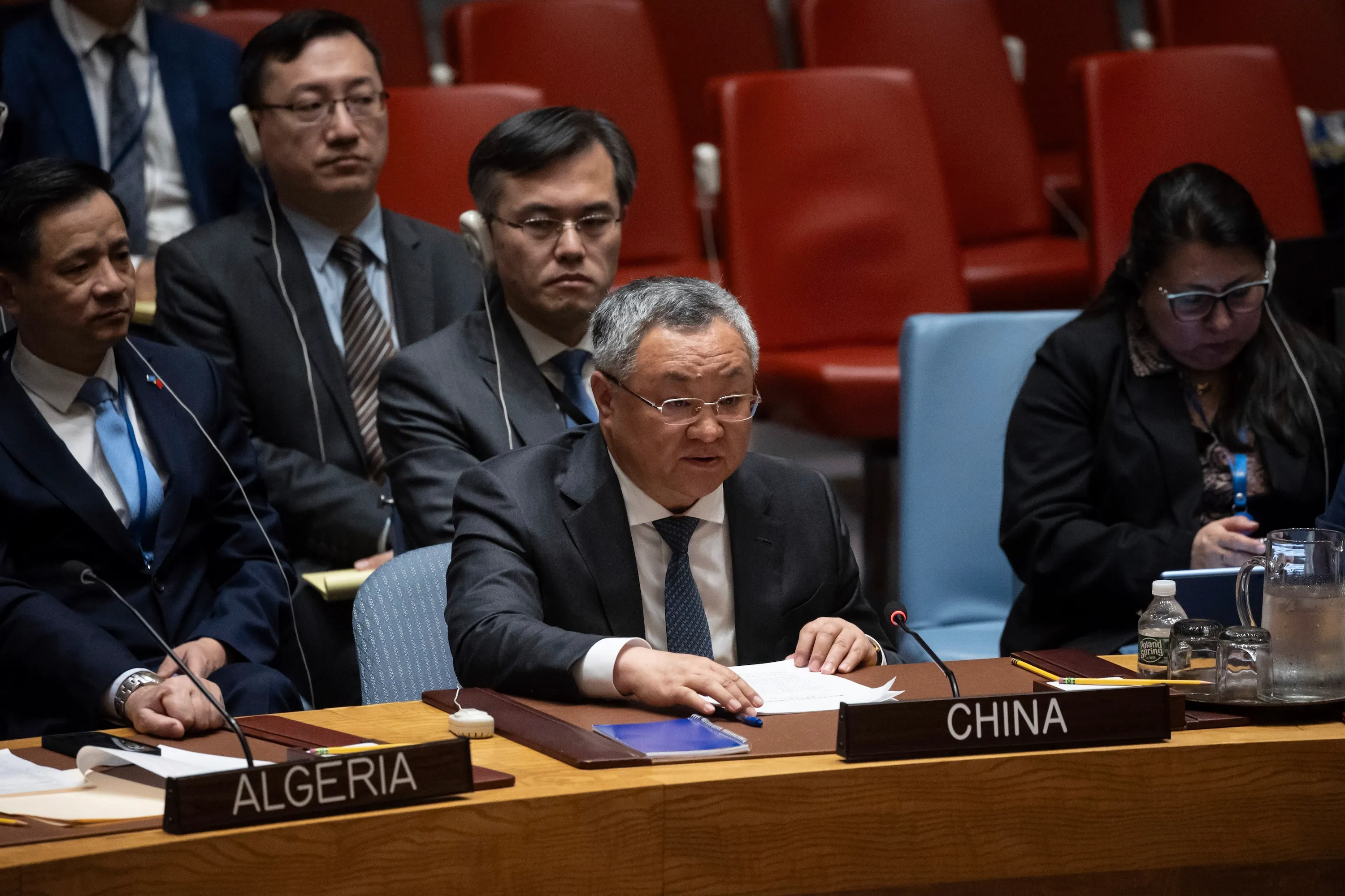 2024年4月18日、中国常駐連合国代表傅聰在安理会会议发言。（美联社）