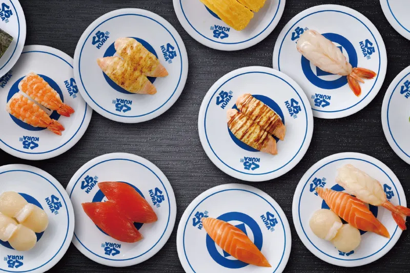 一名網友分享藏壽司店長的起薪為「81K」，竟比許多科技業高出許多。（圖／翻攝自藏壽司臉書）