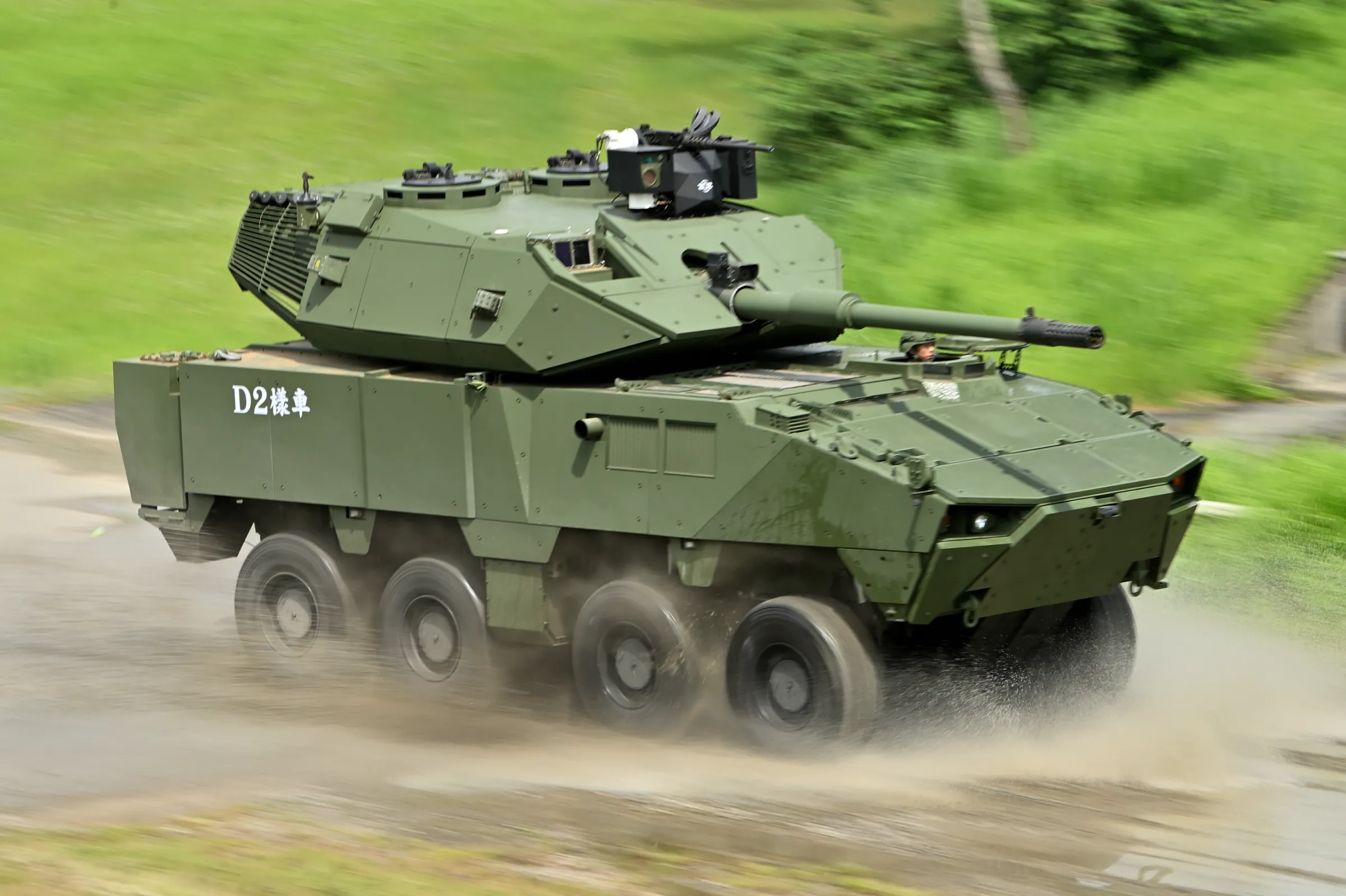 20240625-國防部25日於軍備局209廠進行105公釐輪型戰車靜動態展示，圖為輪型戰車高速通過。（陳昱凱攝）