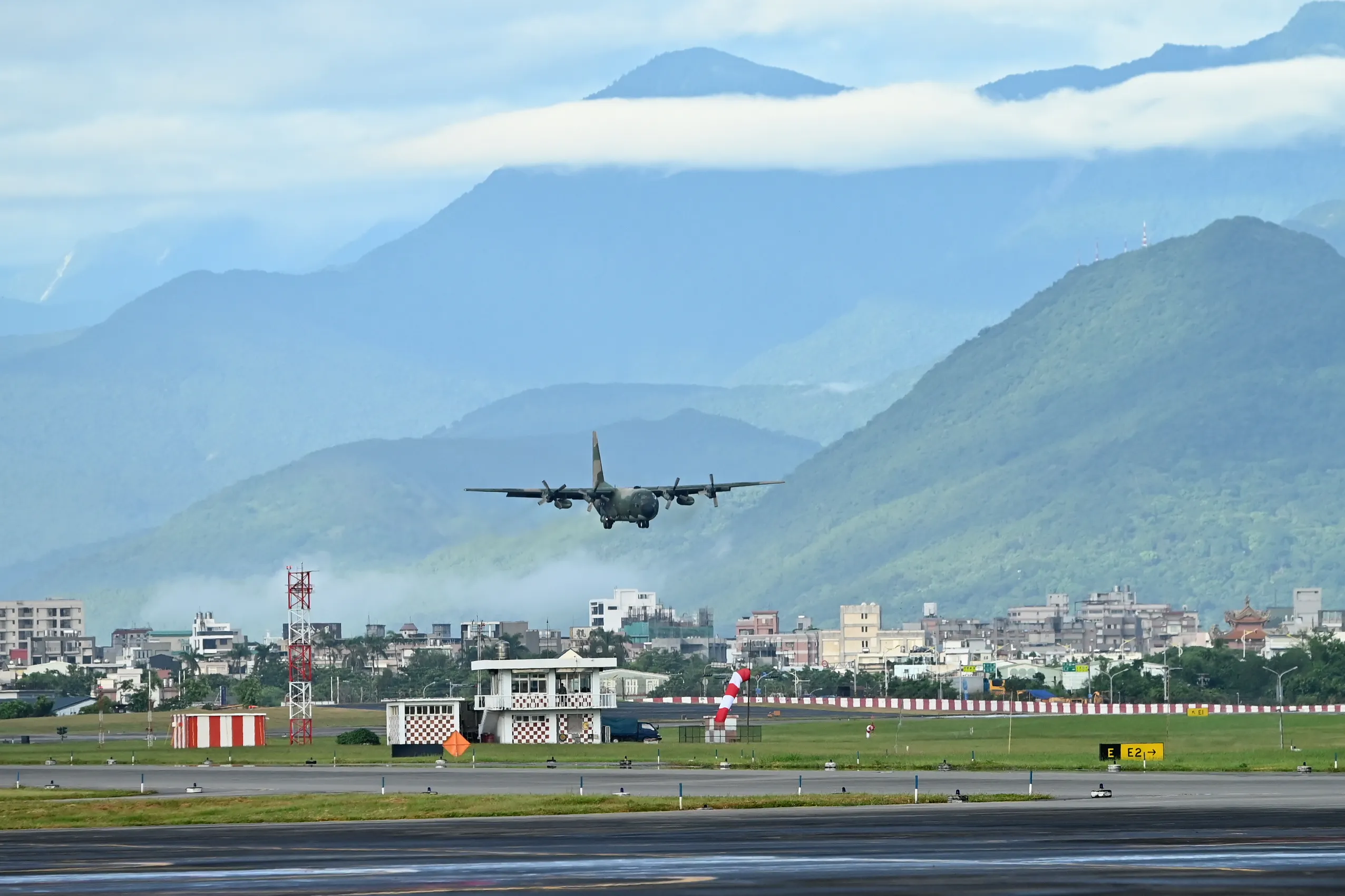 20240723-空軍C-130運輸機23日漢光40号演習期間降落花蓮空軍基地。（陳昱凱撮影）
