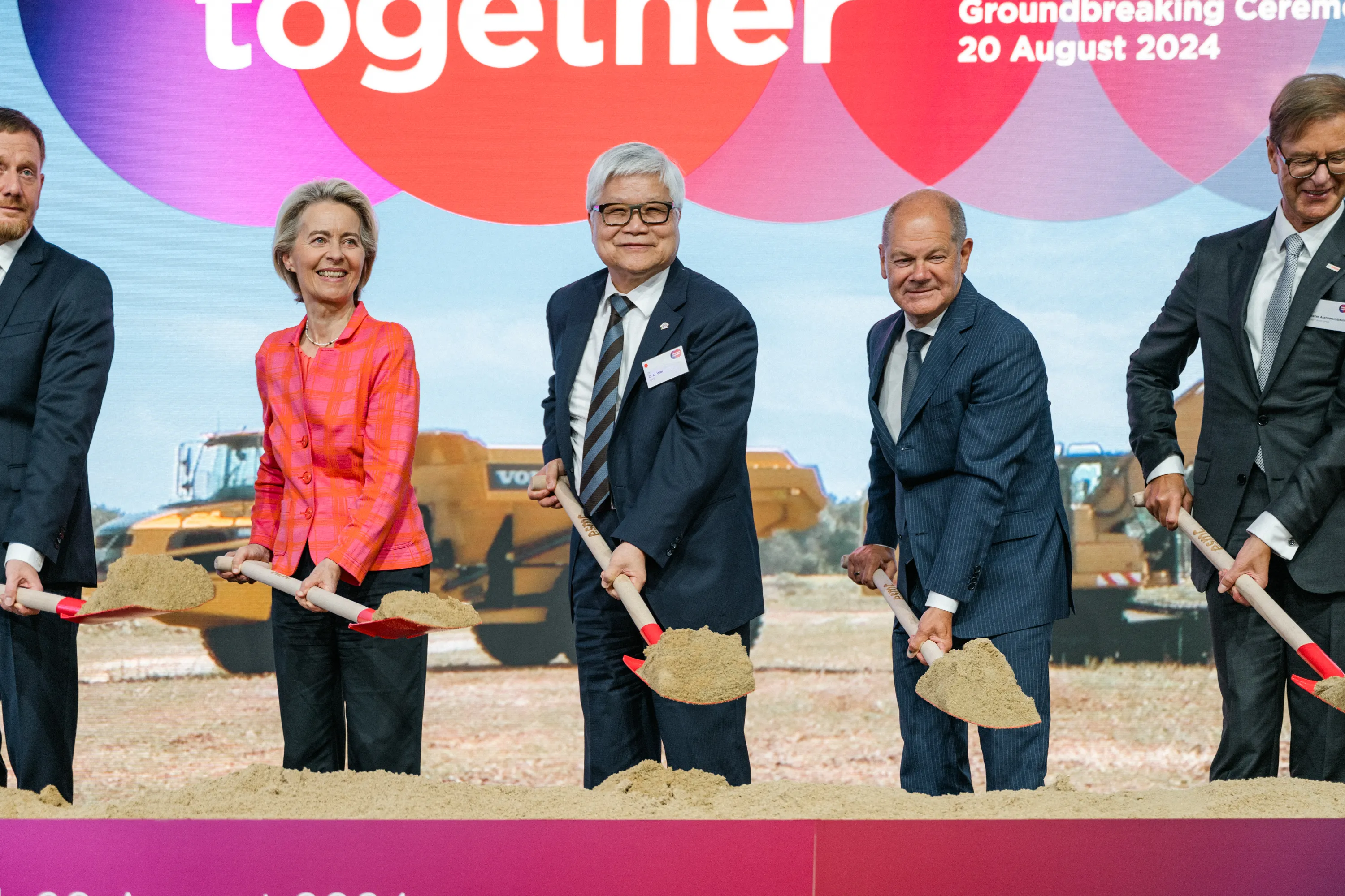 20240820-台積電德国德雷斯登（Dresden）晶圆厂20日举行动土典礼，欧盟执委会主席范德莱恩、德国总理肖兹、台积电董事长魏哲家等人到场。(台积电提供）