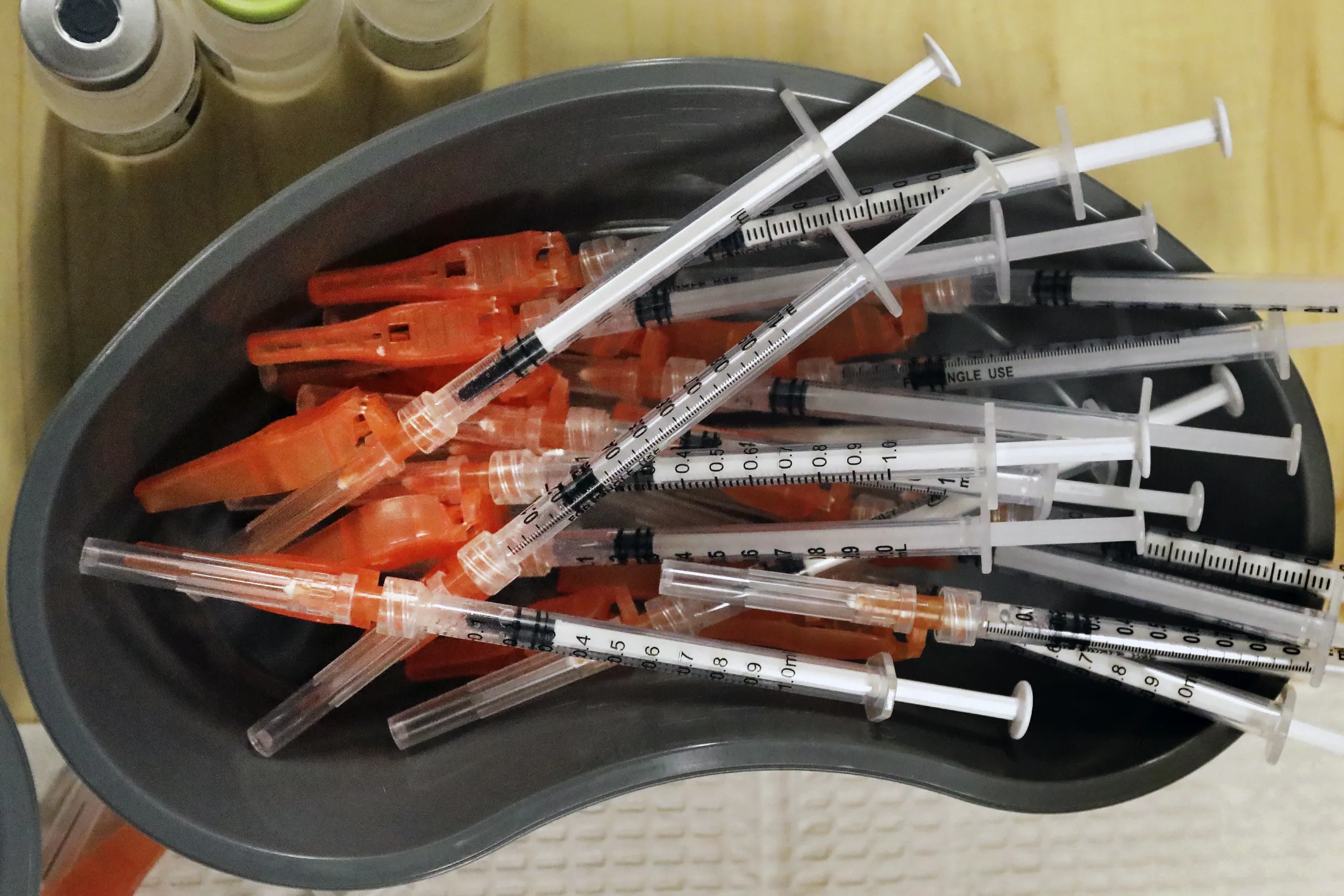 新冠肺炎疫苗的預充式針筒。（美聯社）