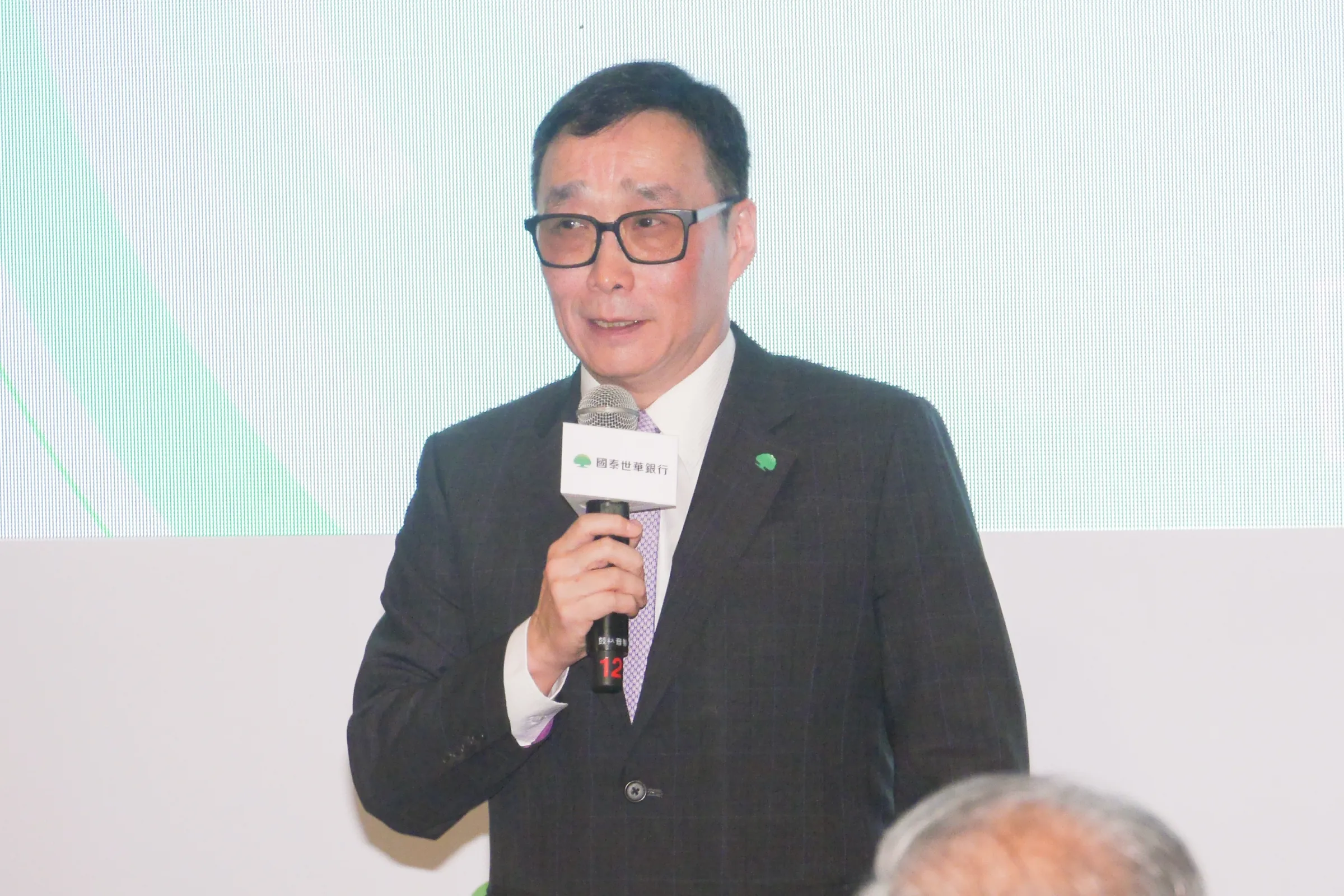 20240916-國泰世華銀行舉行「銀行臨櫃關懷阻詐執行情形」演練，圖為董事長郭明鑑致詞。（蔡親傑攝）